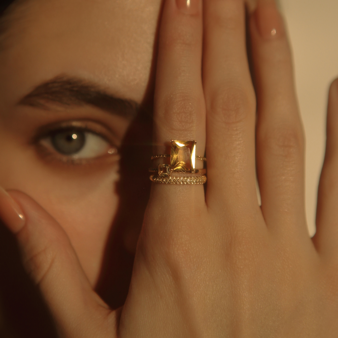 Silver ring with rutile quartz cut baguette