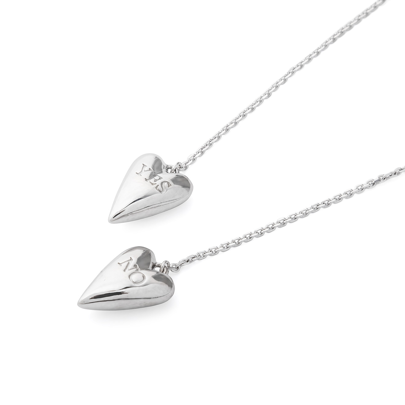 Серьги-сердца из серебра на цепочках
