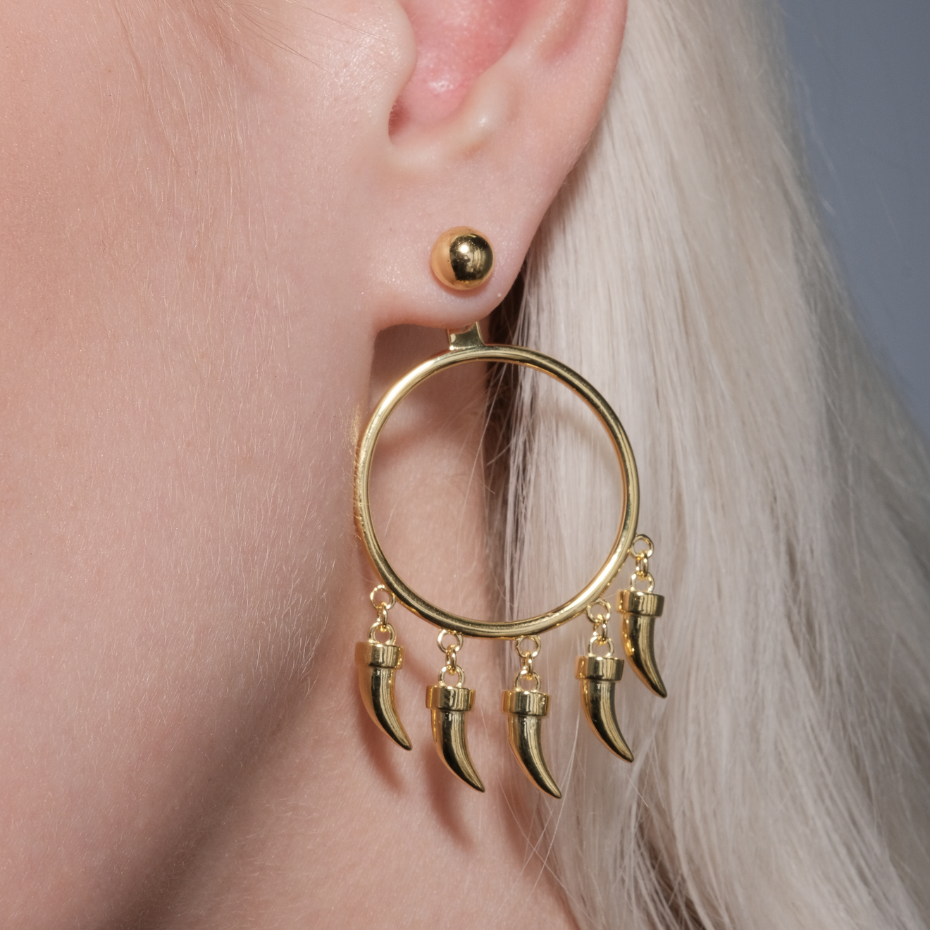 Gold-plated hoop earrings made of silver with pendants