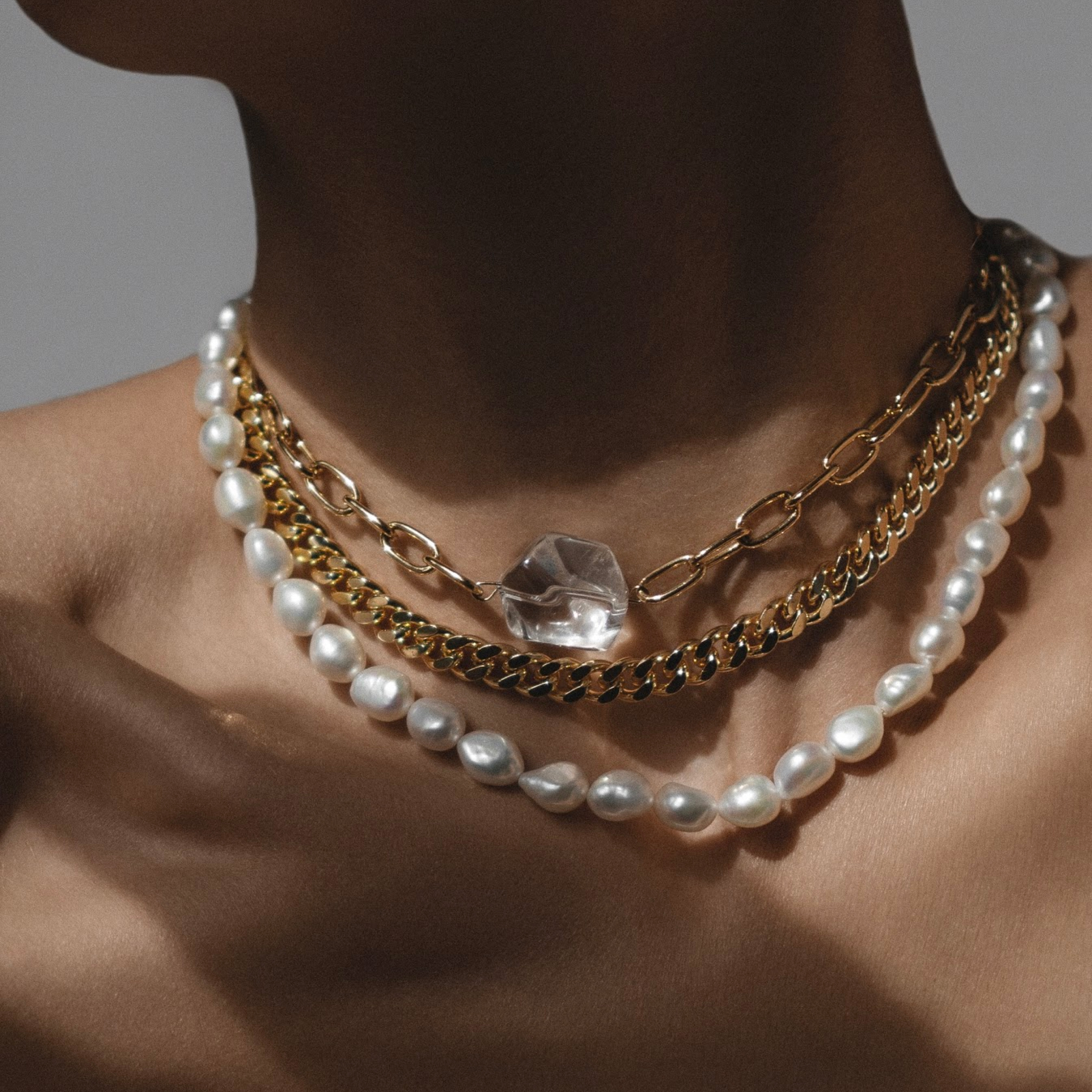 Gold-plated paperclip necklace with rock crystal