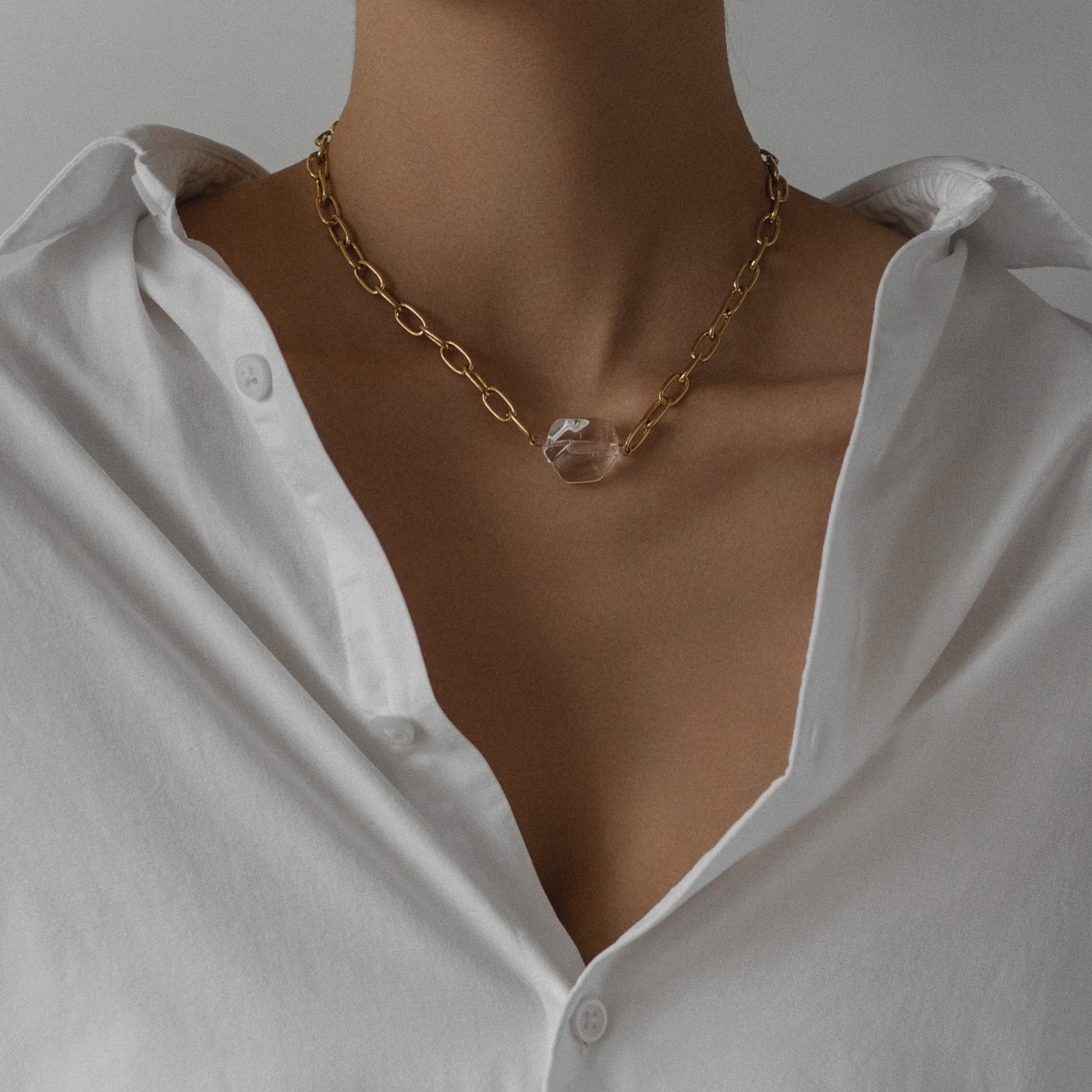 Gold-plated paperclip necklace with rock crystal