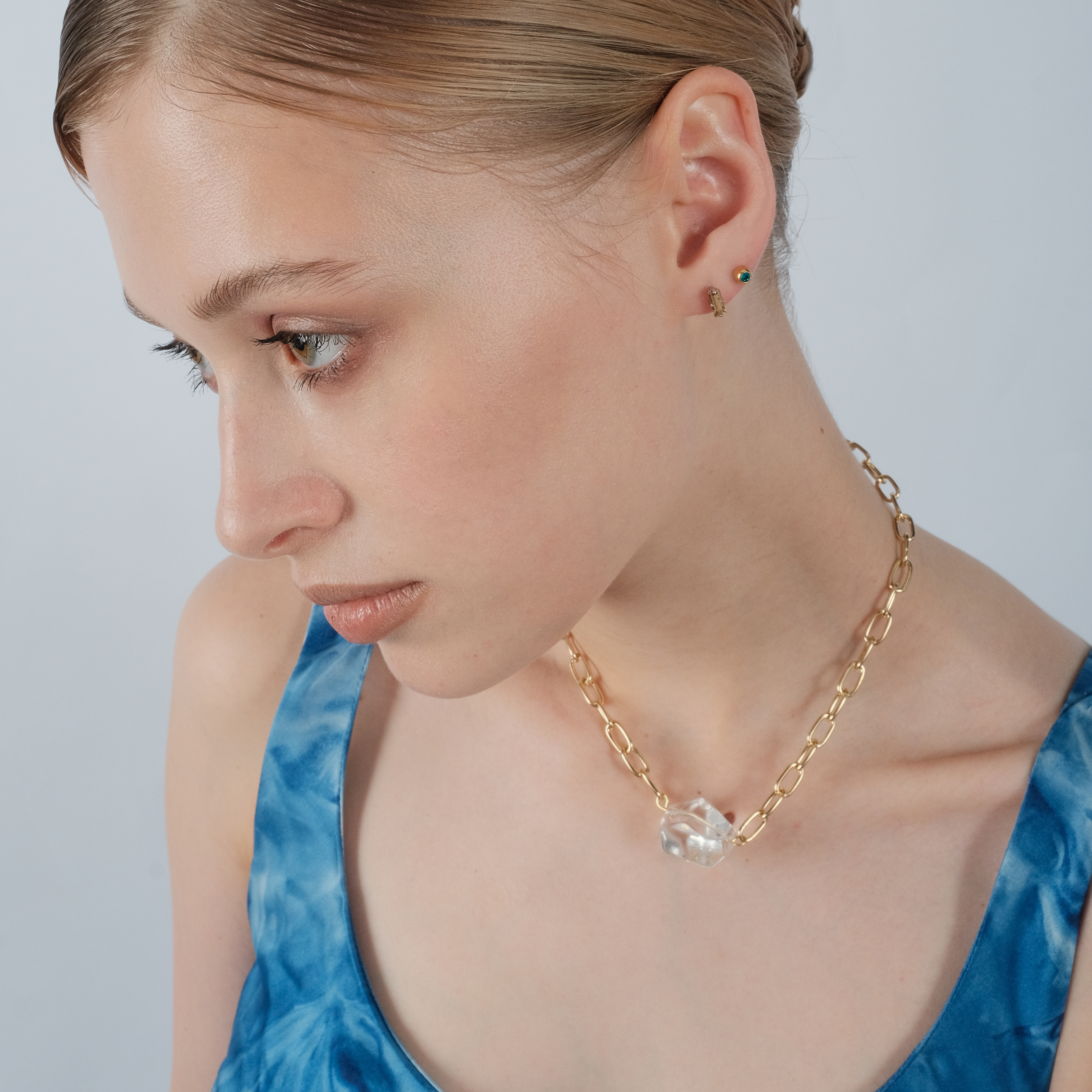 Gold-plated paperclip necklace with rock crystal