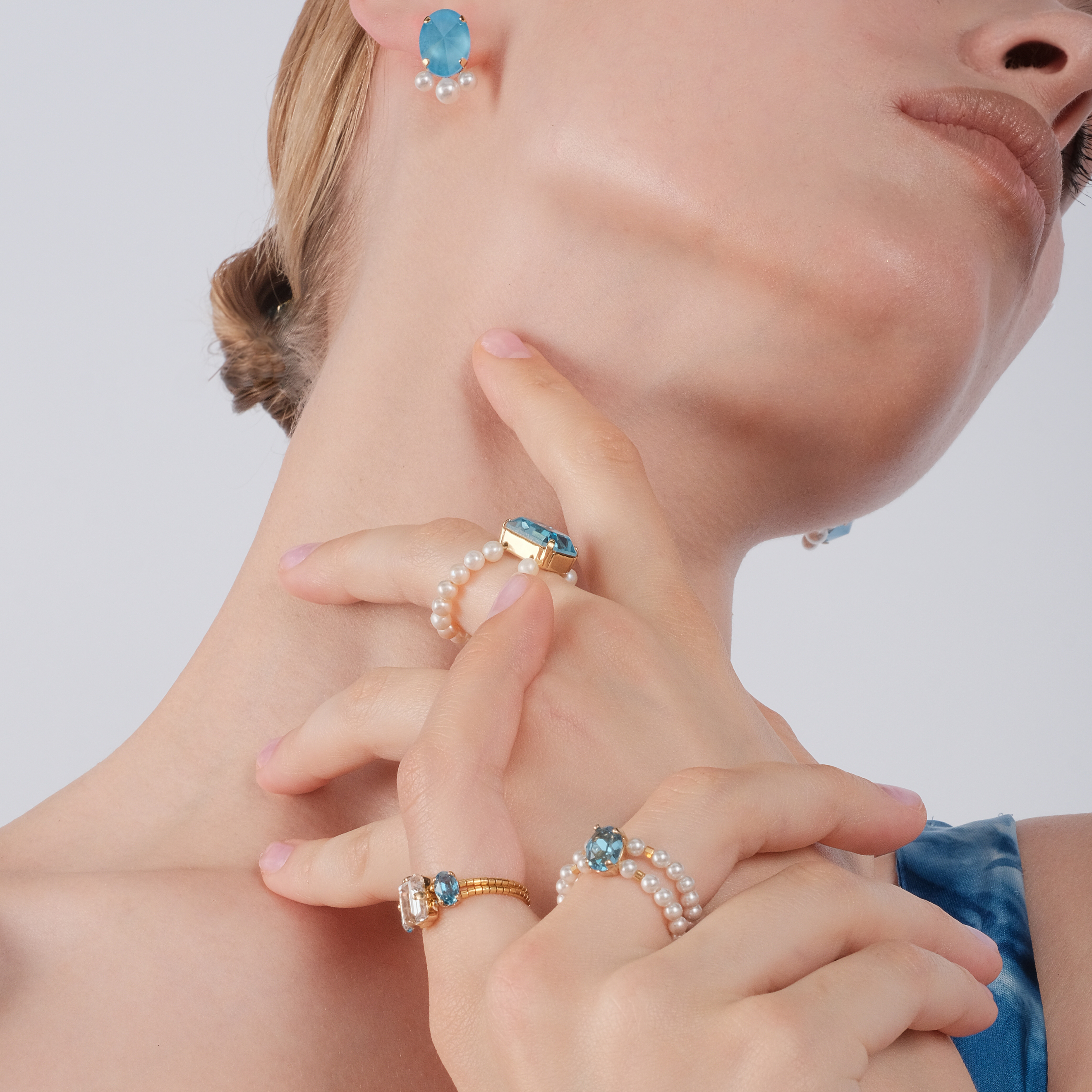 Gold-plated Wave Ring with Swarovski crystals
