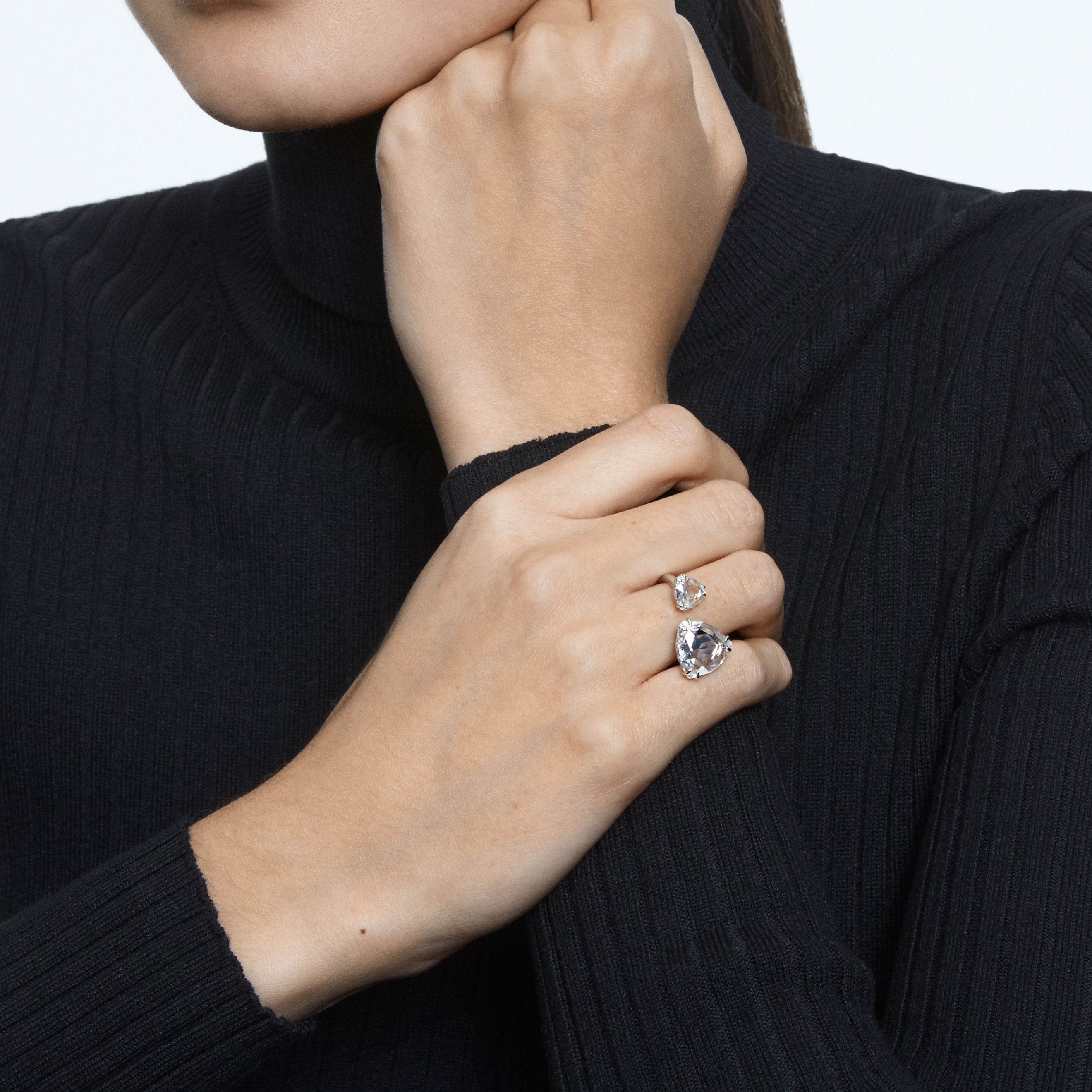 MILLENIA: незамкнутое кольцо с кристаллами Swarovski