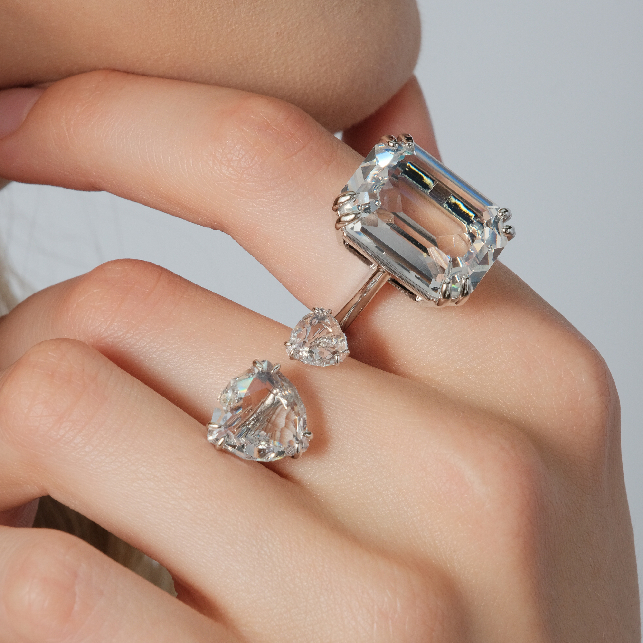 MILLENIA: незамкнутое кольцо с кристаллами Swarovski