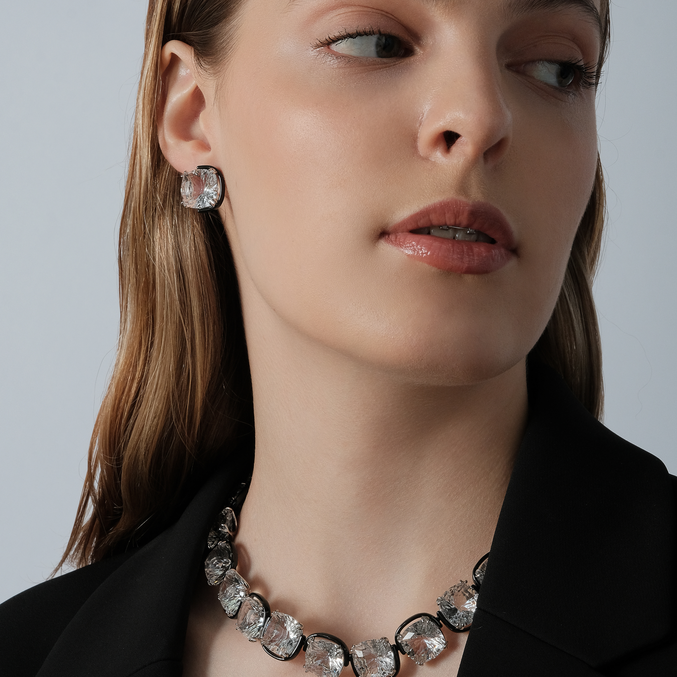 HARMONIA: серьги-пусеты с кристаллами Swarovski