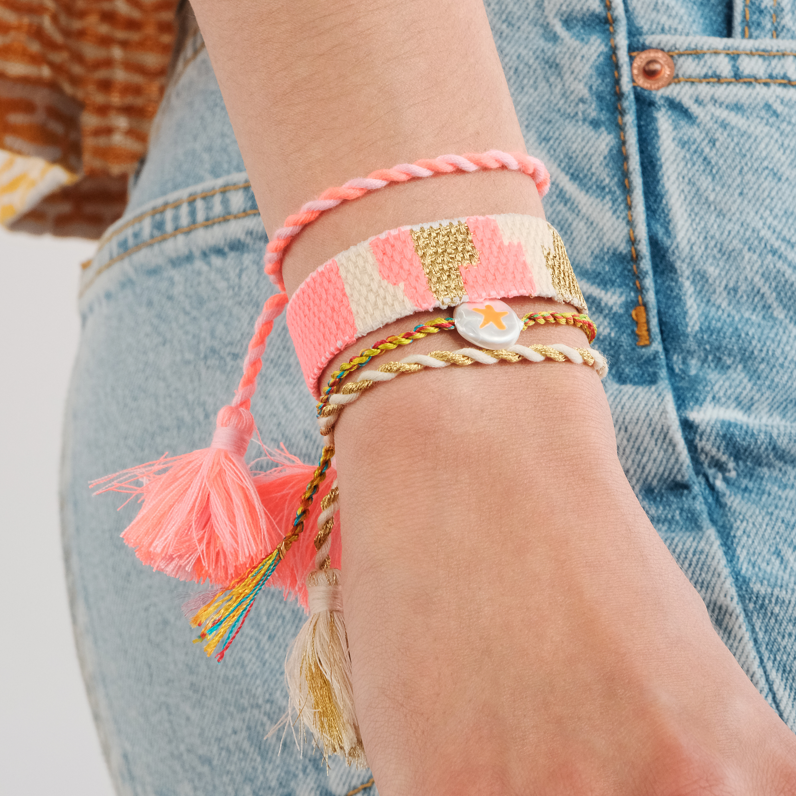 Браслет из текстиля с кисточками KILIM PINK