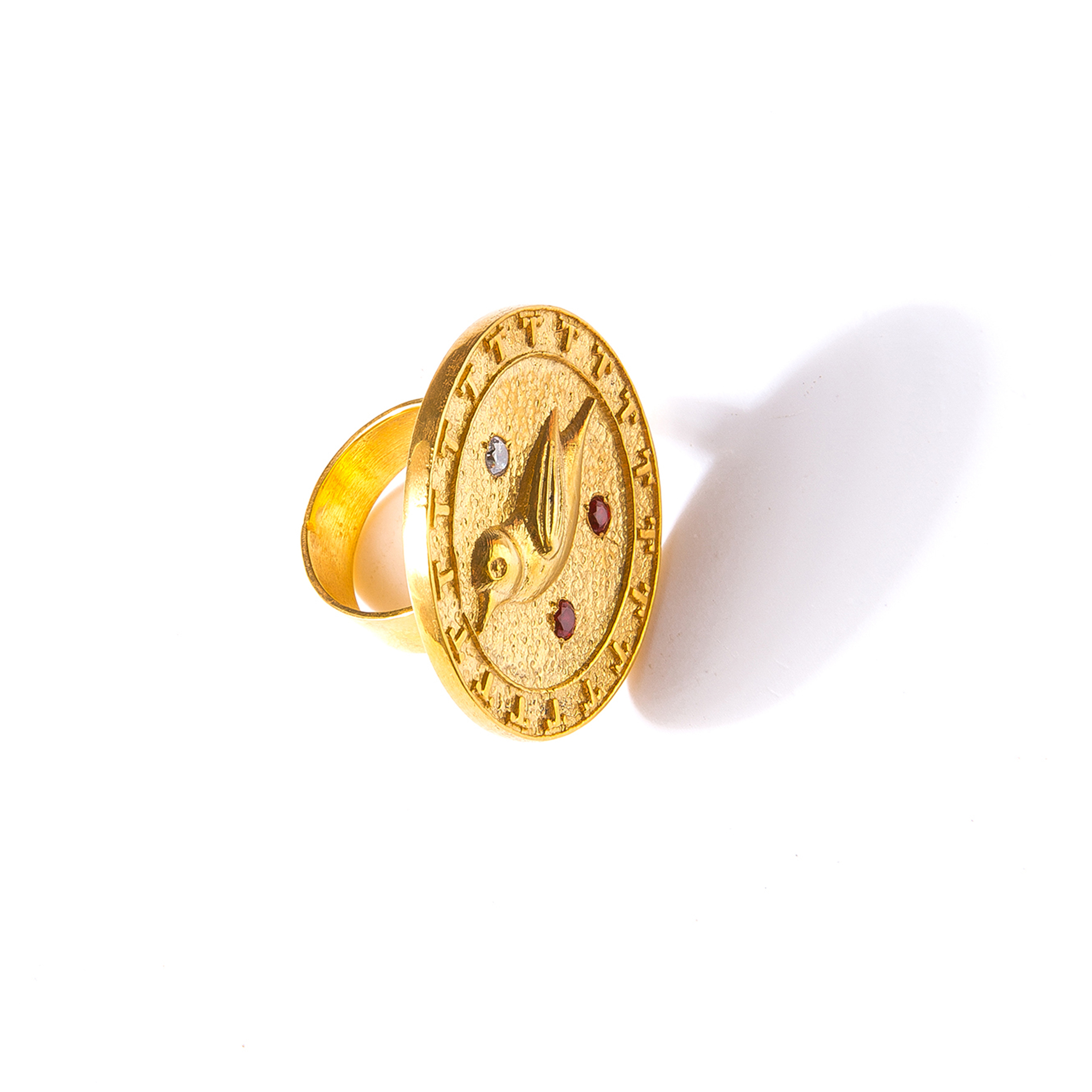 Gold-plated round ring with a bird and white and red crystals