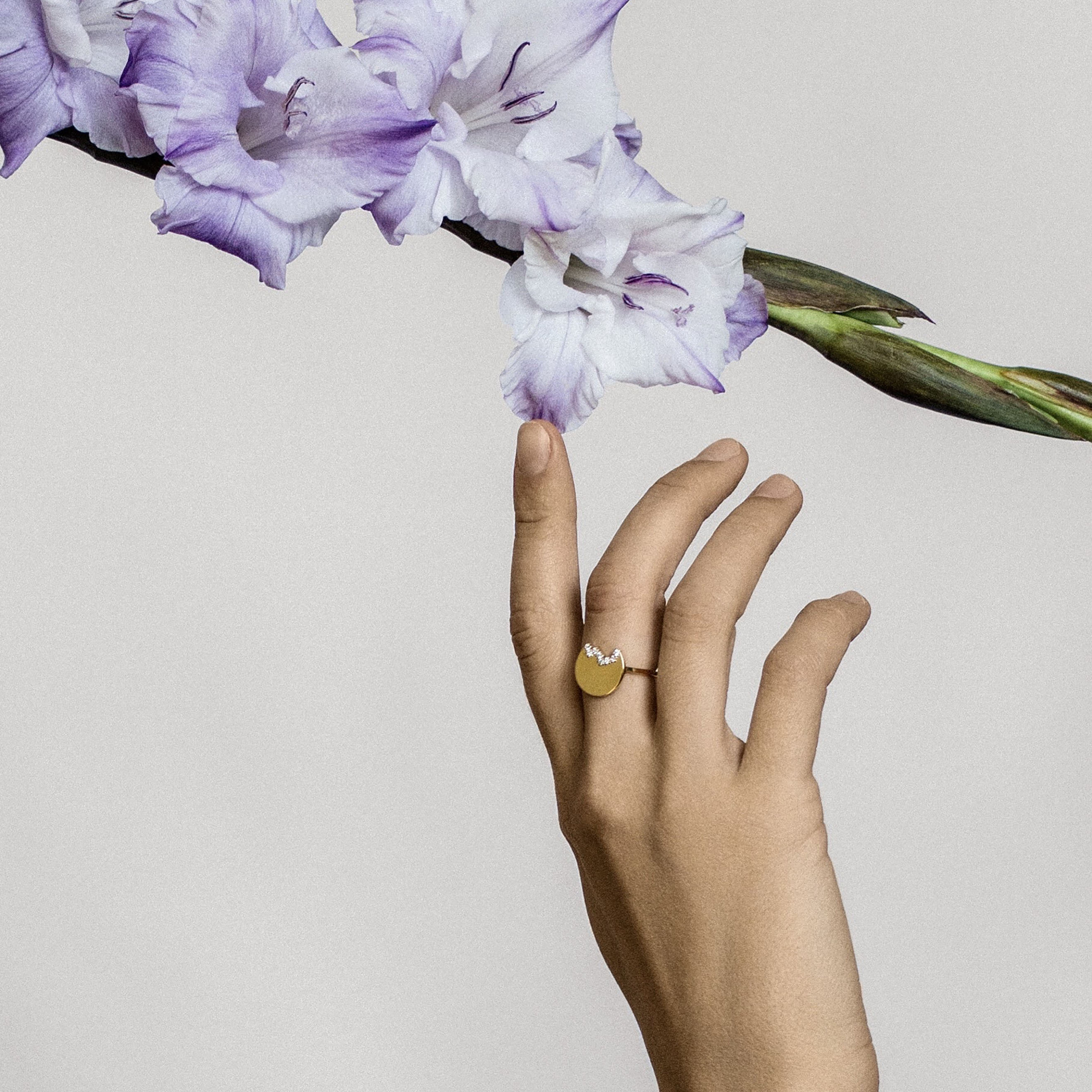 Gold-plated silver ring with crystals