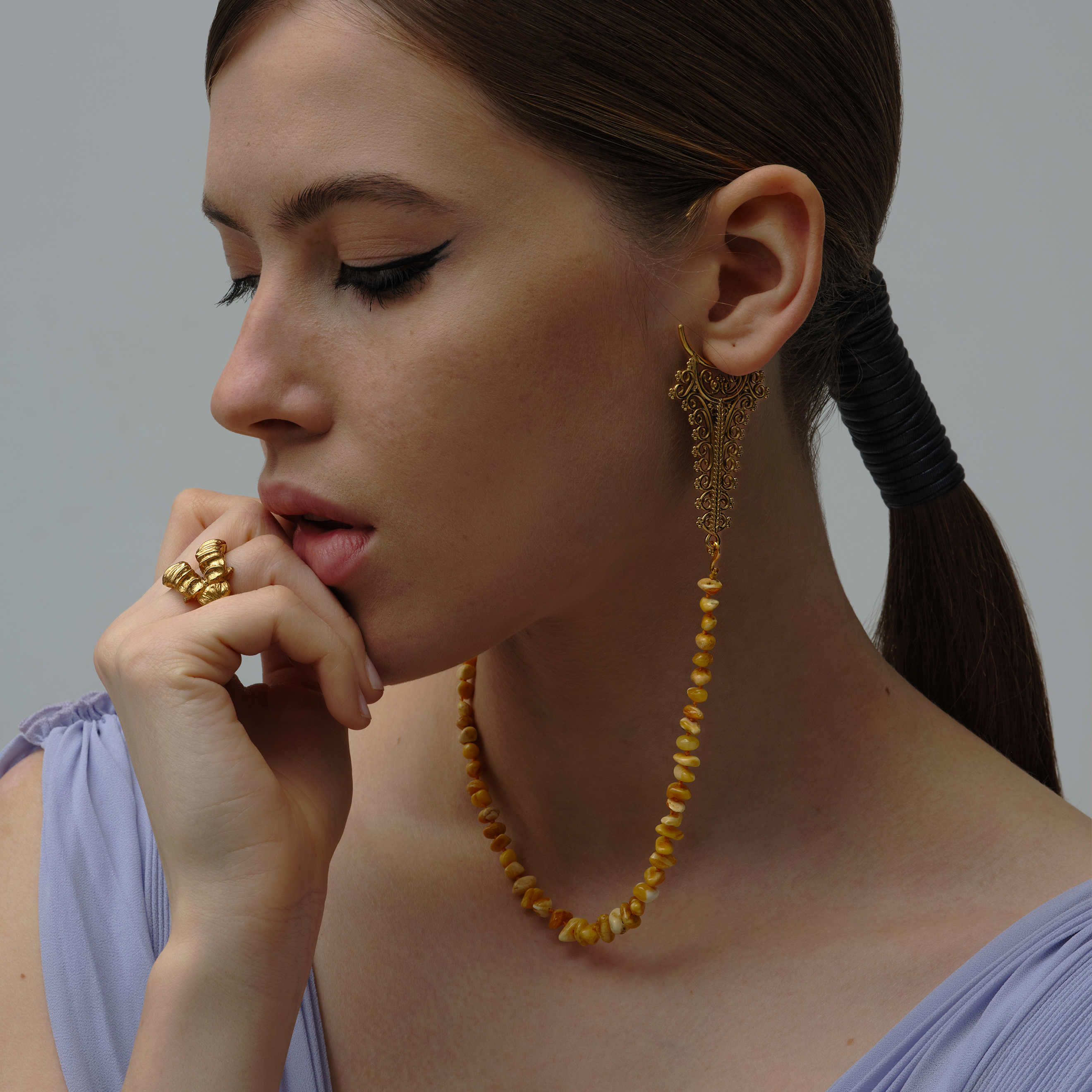 Bronze earrings with amber thread