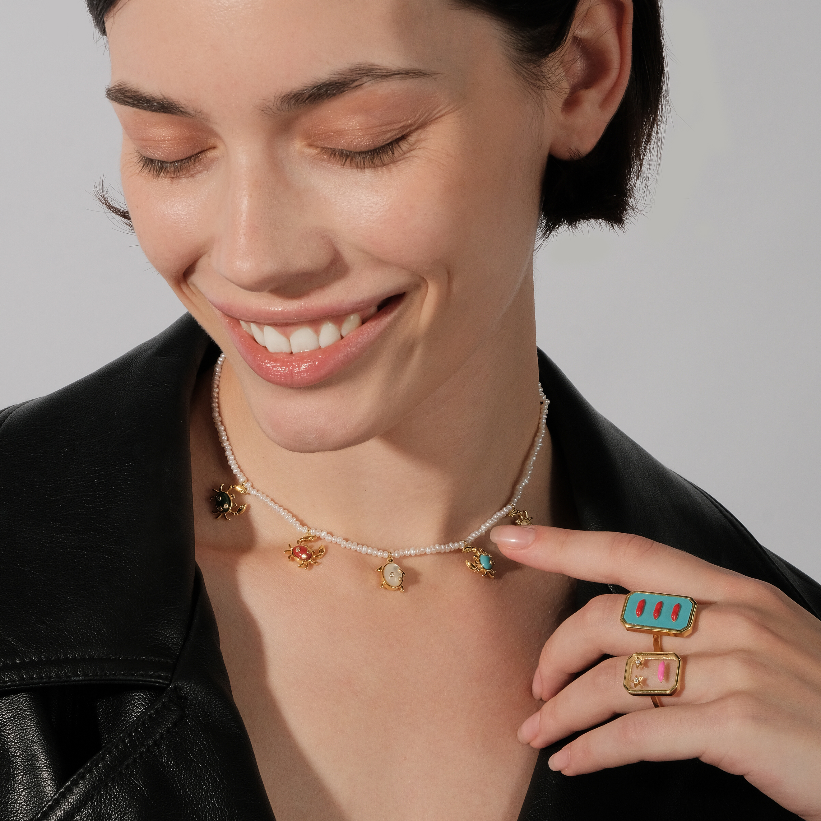 Серебряное кольцо с позолотой LIPS из ювелирное смолы с красной эмалью и прозрачными кристаллами