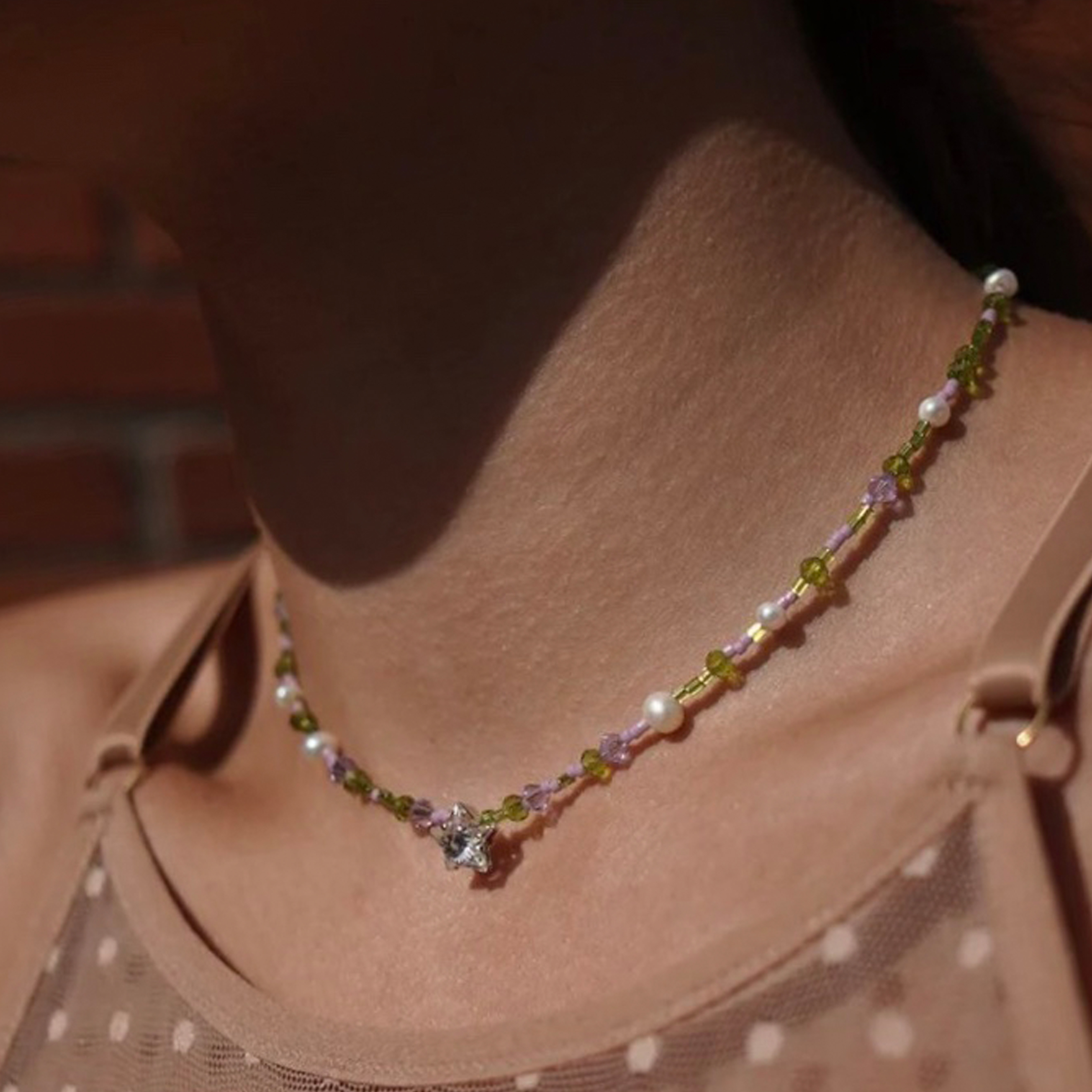 Чокер со стеклянными элементамии и кристаллами Swarovski Candy