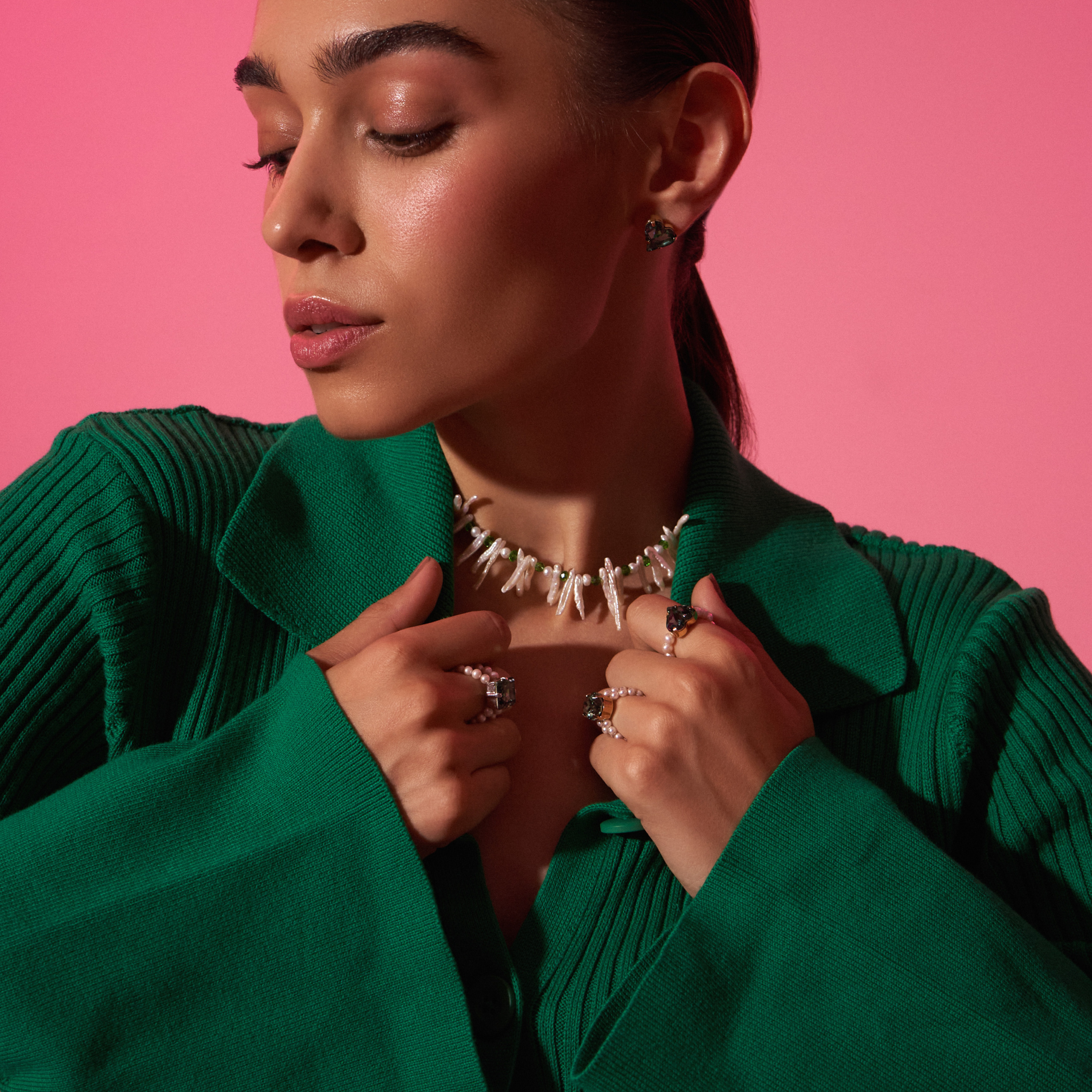 Choker with glass elements and Greeny pearls