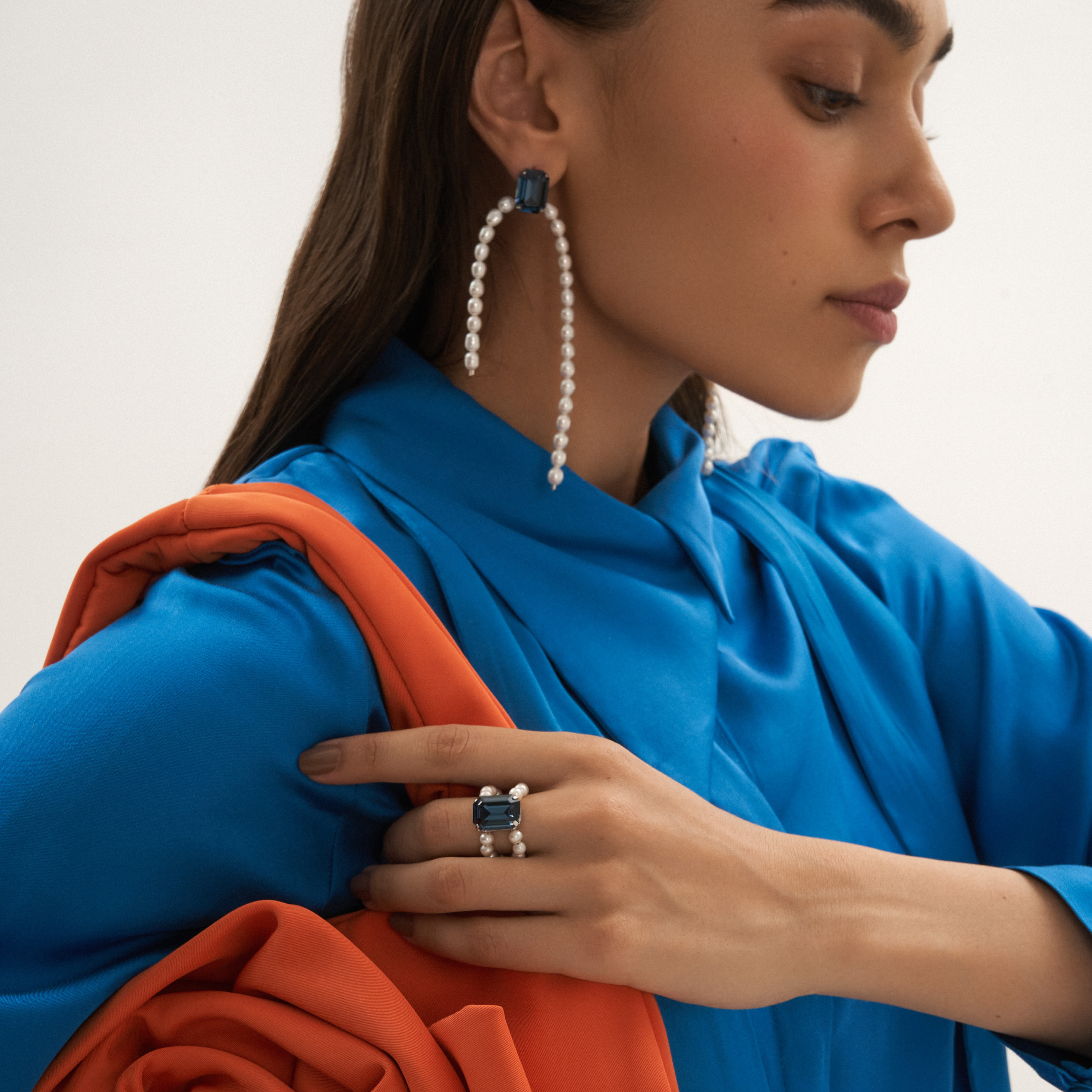 Серебристое кольцо с жемчугом и кристаллом Swarovski Montana