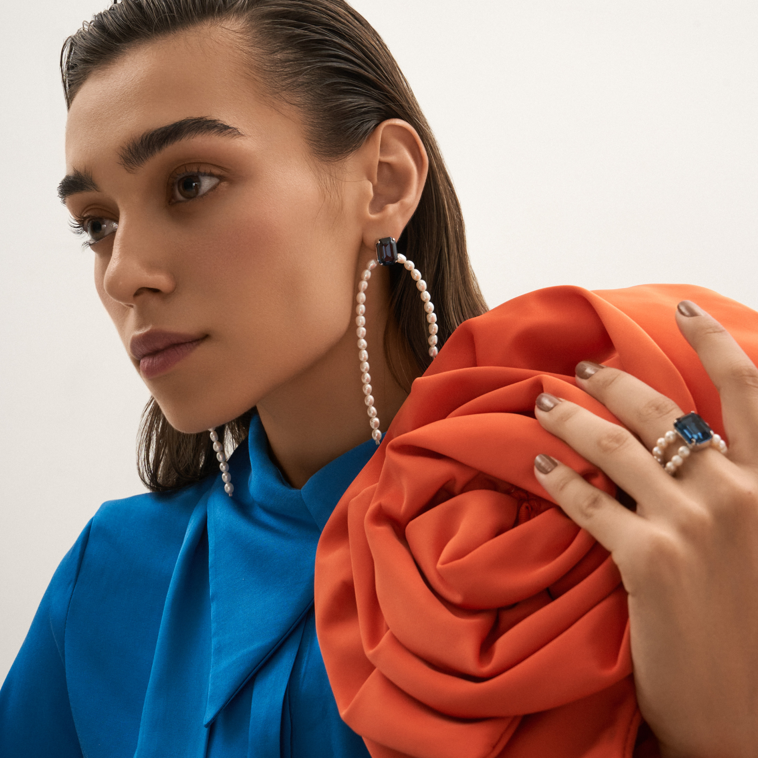 Серебристое кольцо с жемчугом и кристаллом Swarovski Montana