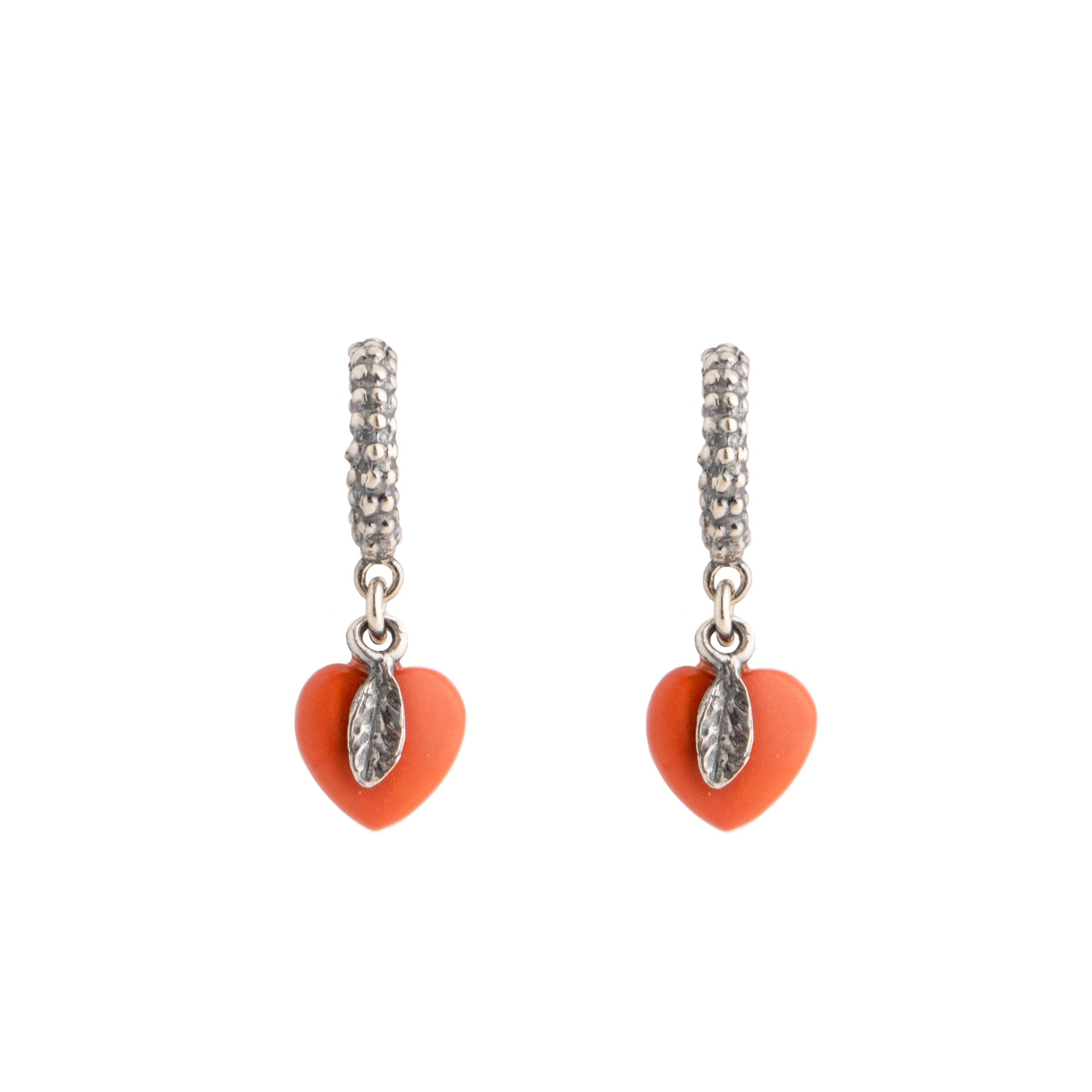 Серьги-сердца из серебра со вставкой из коралла