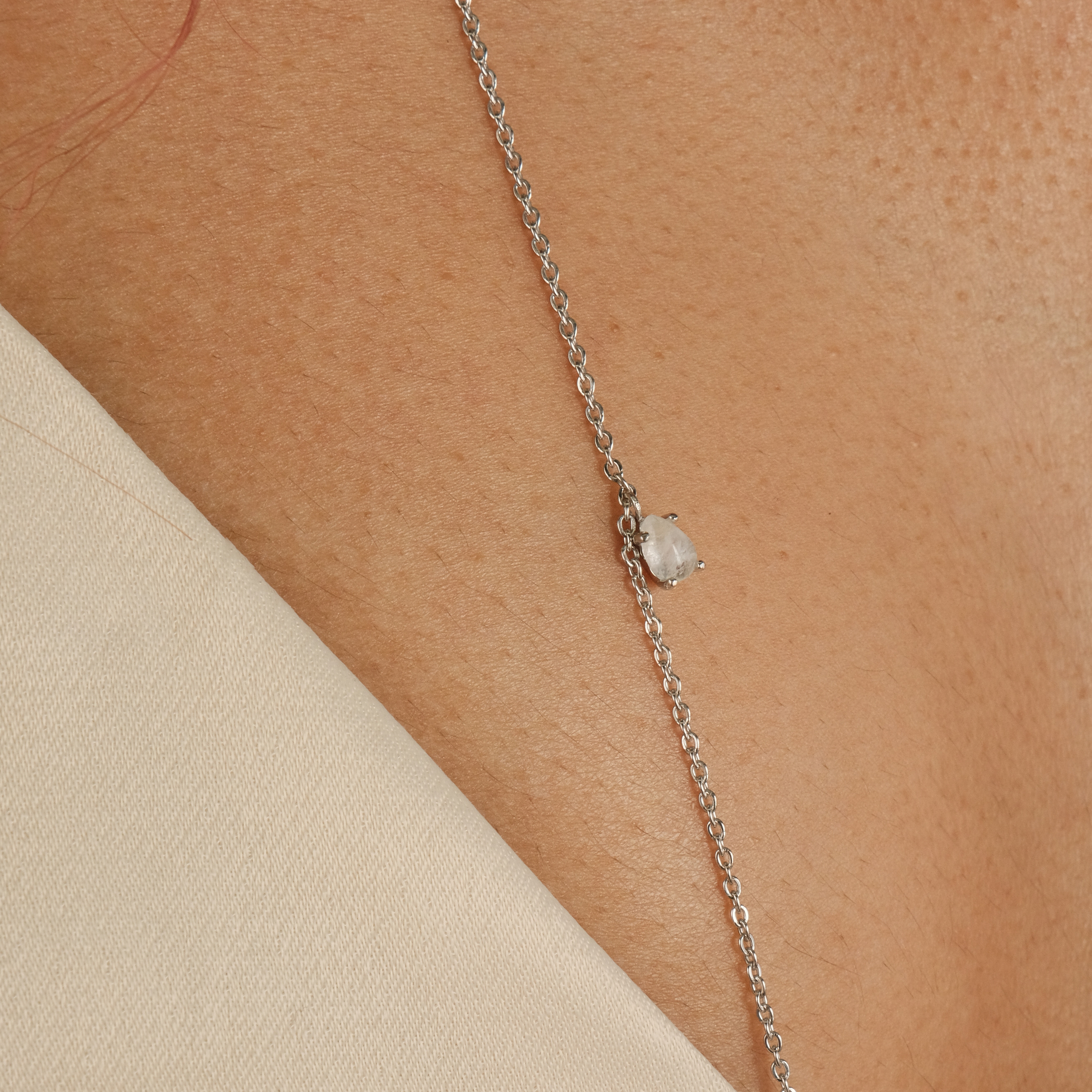 Silver chain on the waist with a moonstone