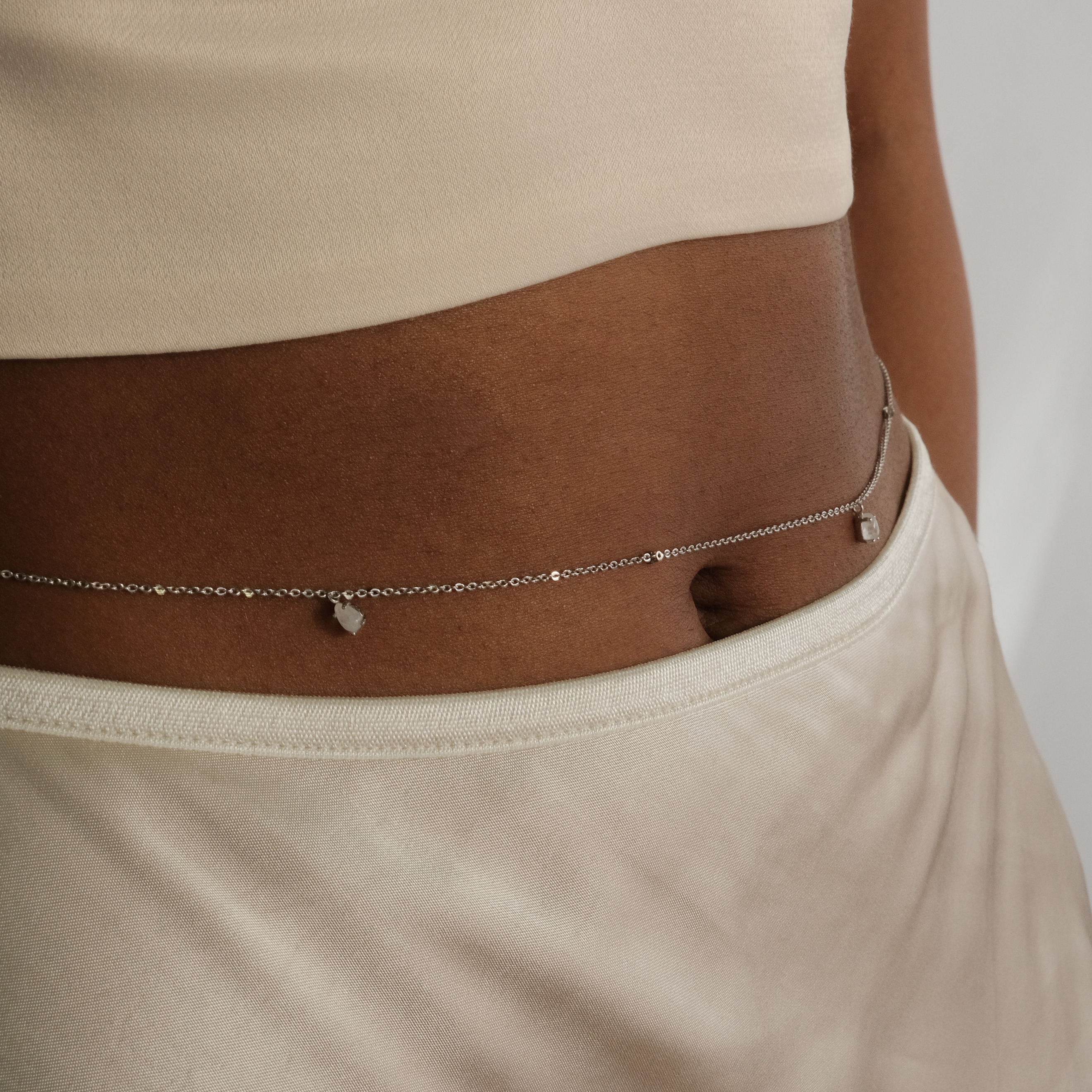 Silver chain on the waist with a moonstone