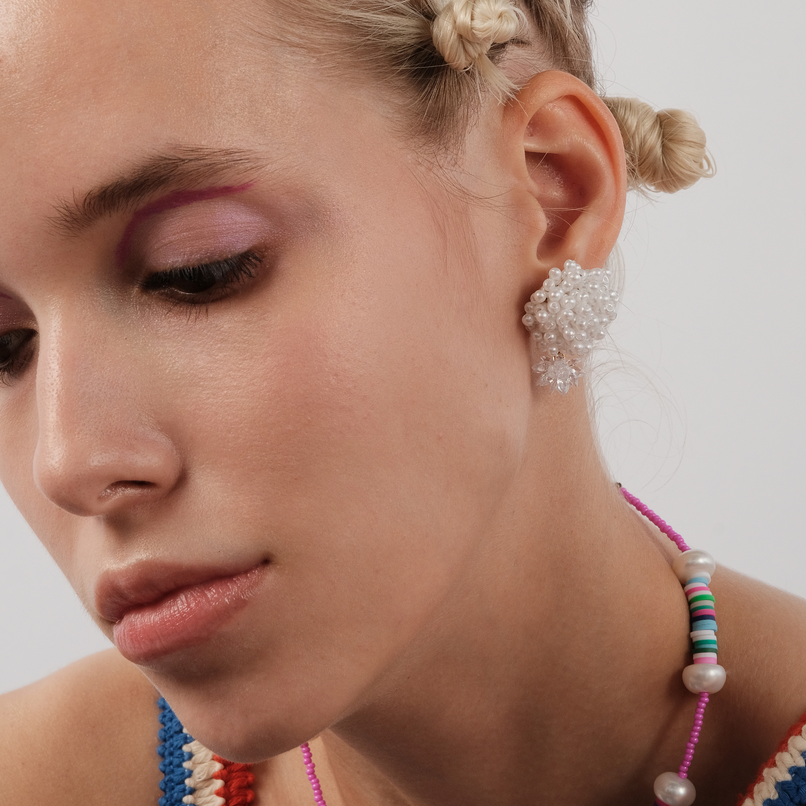 Pearl bead earrings with a white flower