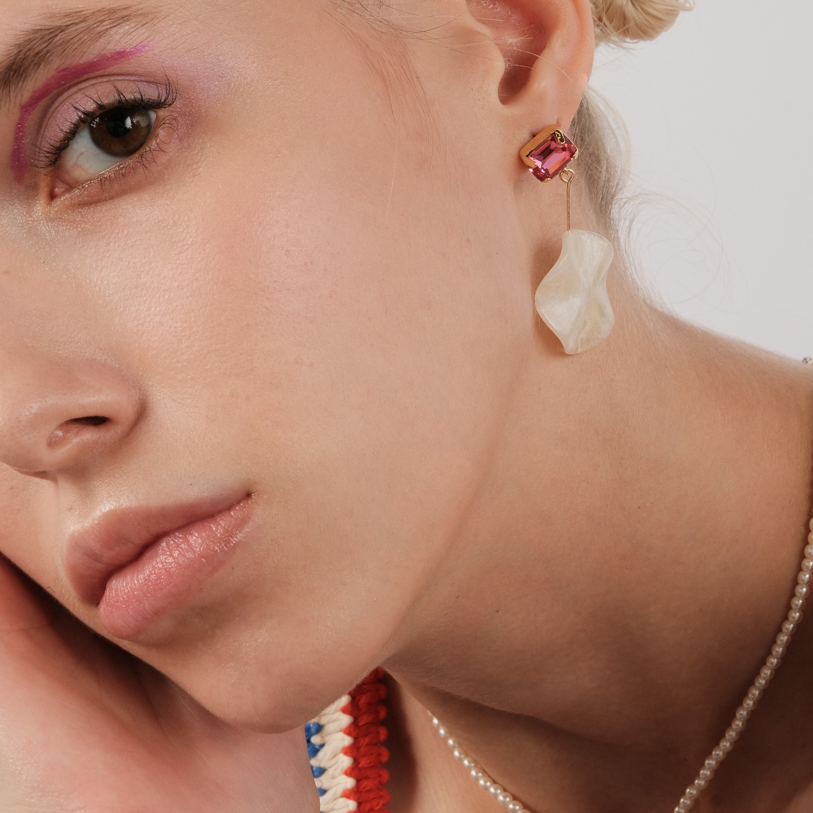 Earrings with pink crystals and pearl pendants
