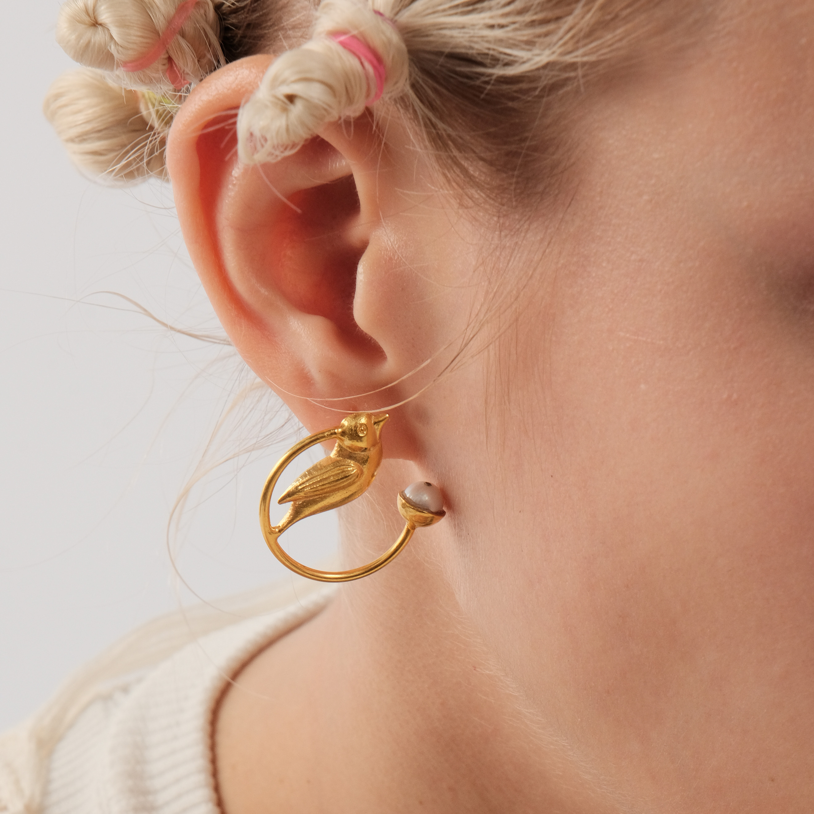 Gold-plated semicircular Bird Earrings with pearl inserts