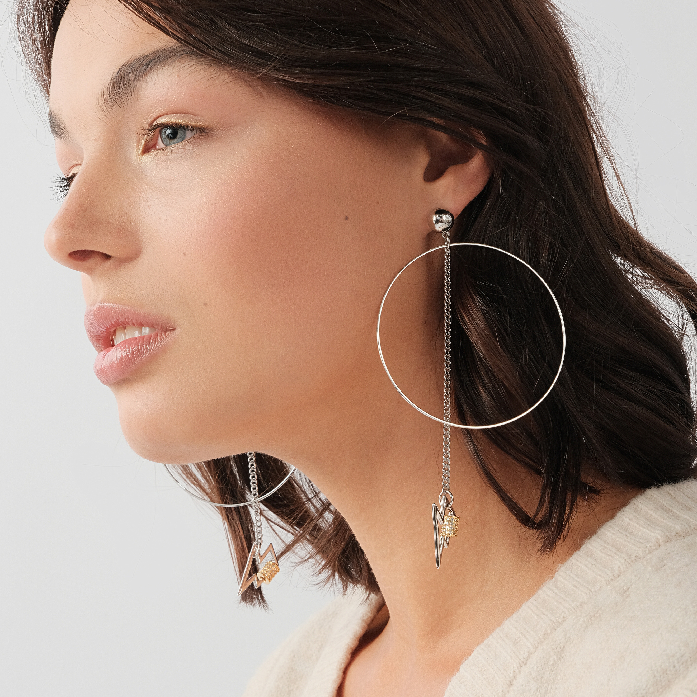 earrings with a circle and a zipper pendant