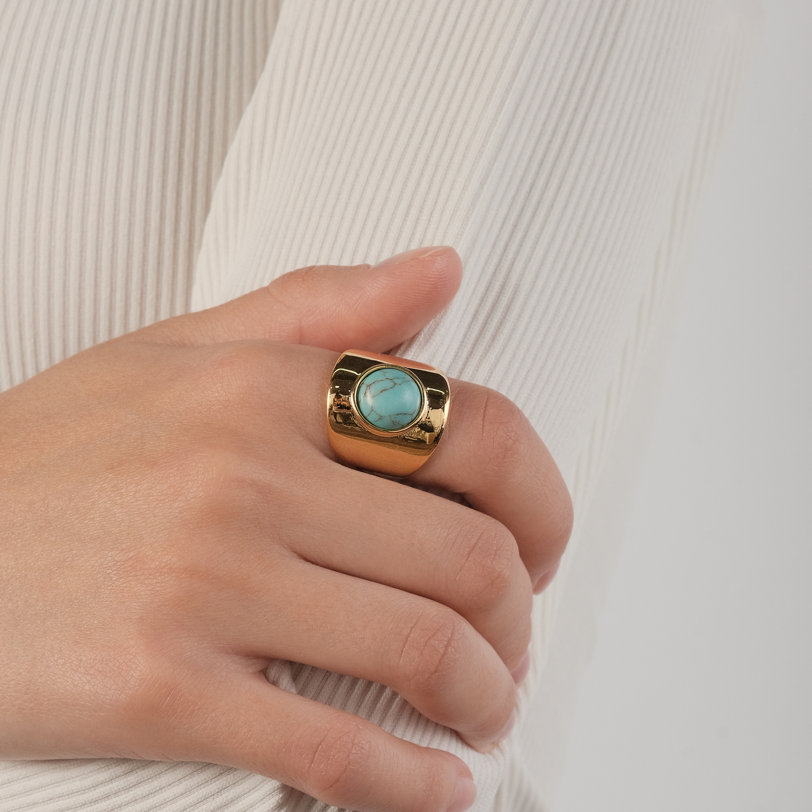 ring with round turquoise insert