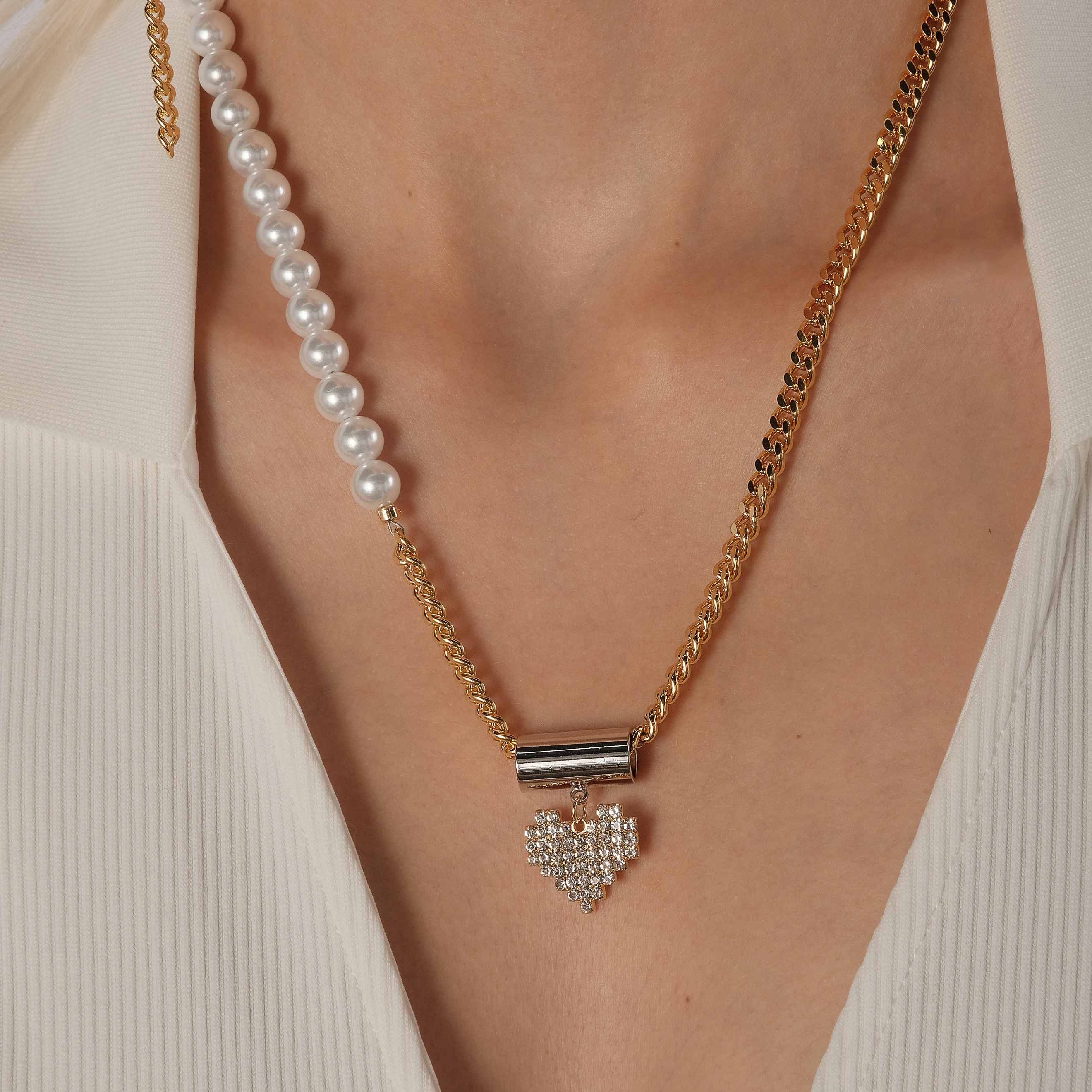 necklace-chain with pearls and a heart pendant with crystals