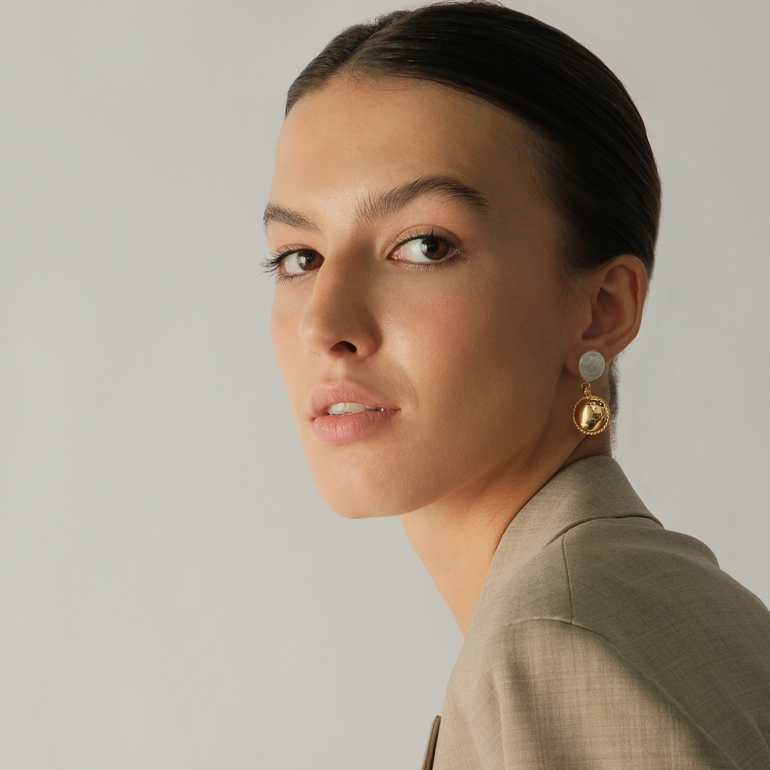 earrings with artificial pearls
