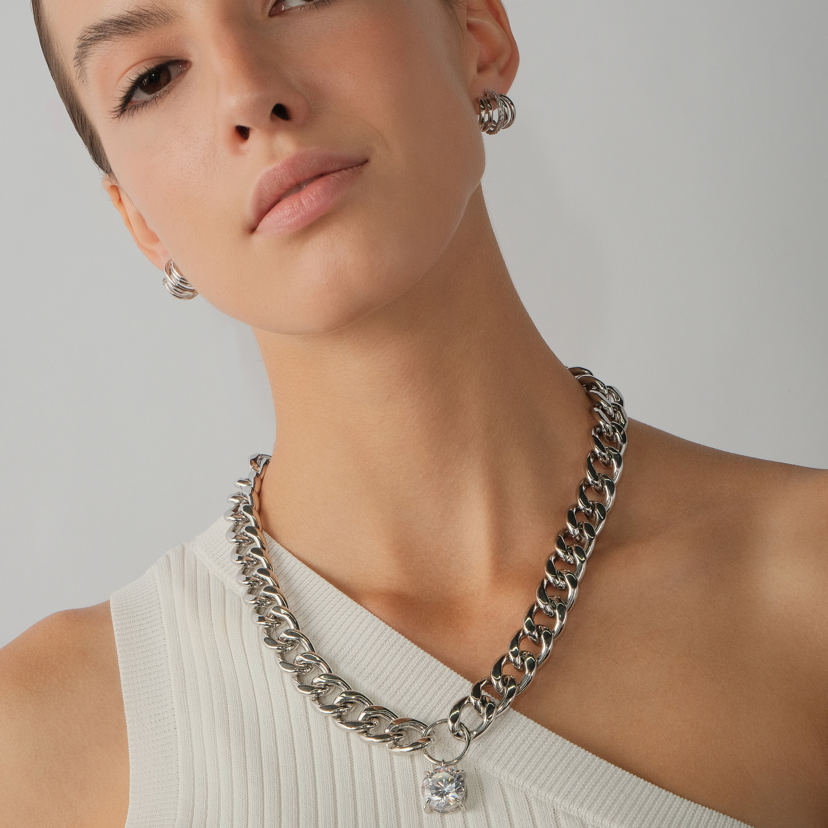necklace-chain with crystal