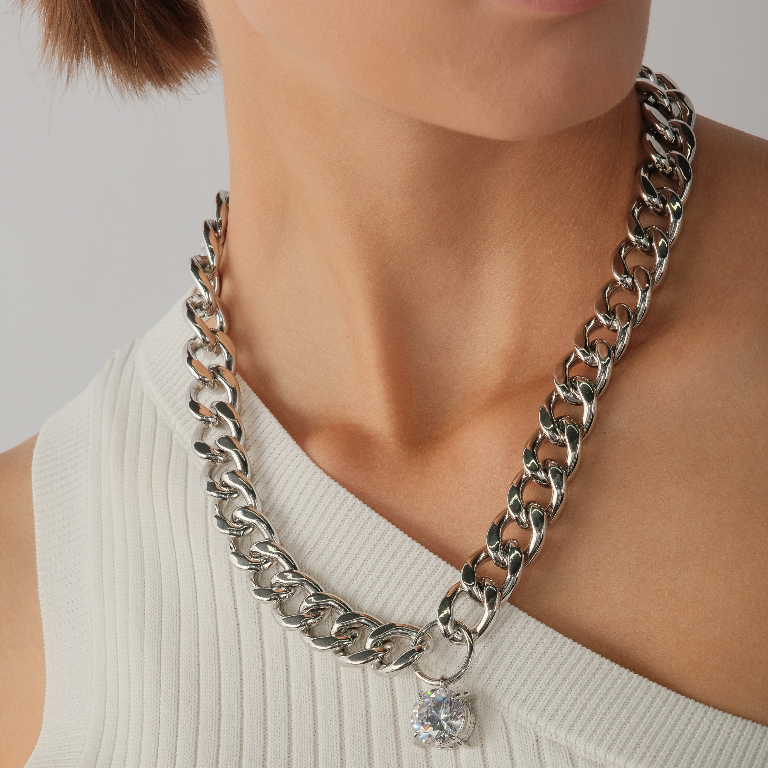 necklace-chain with crystal