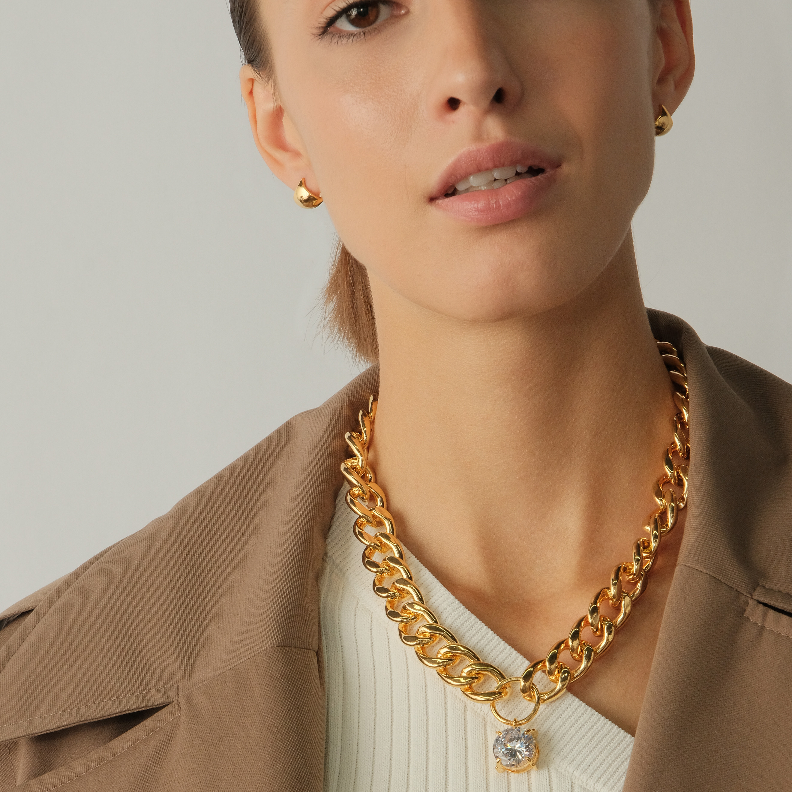 necklace-chain with crystal