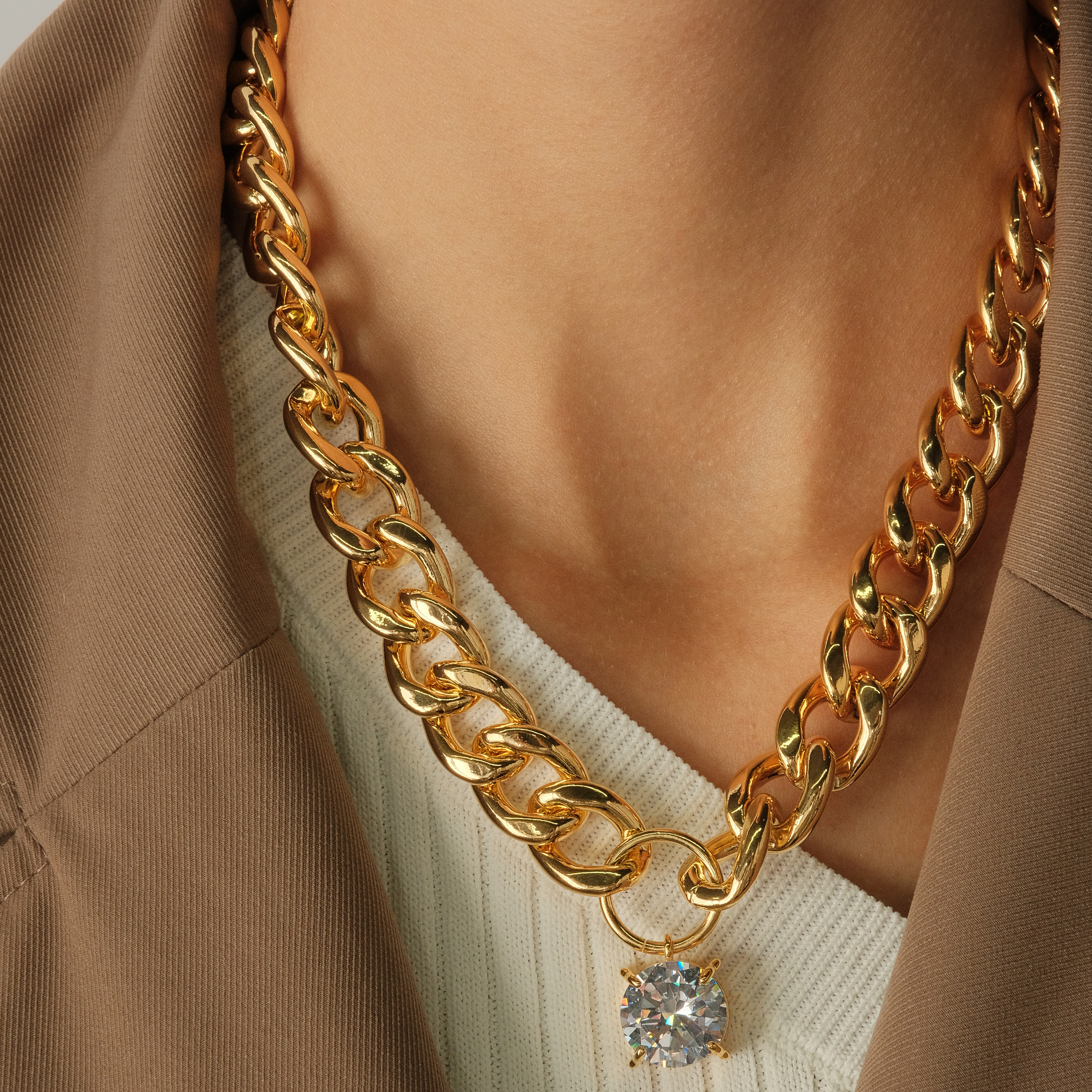 necklace-chain with crystal