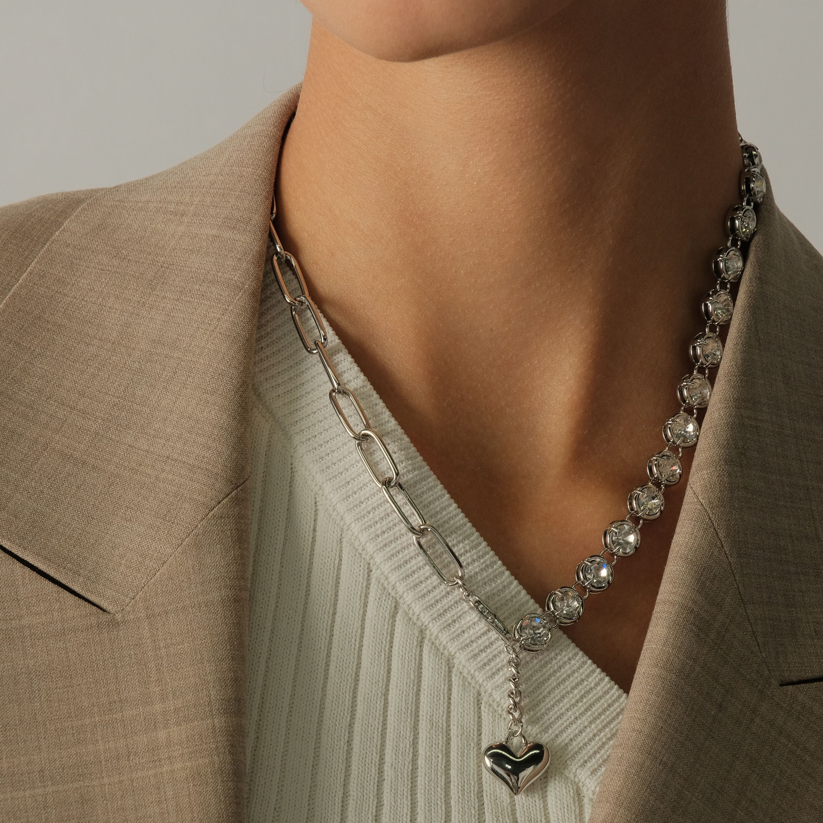 Necklace-chain with crystals and a heart