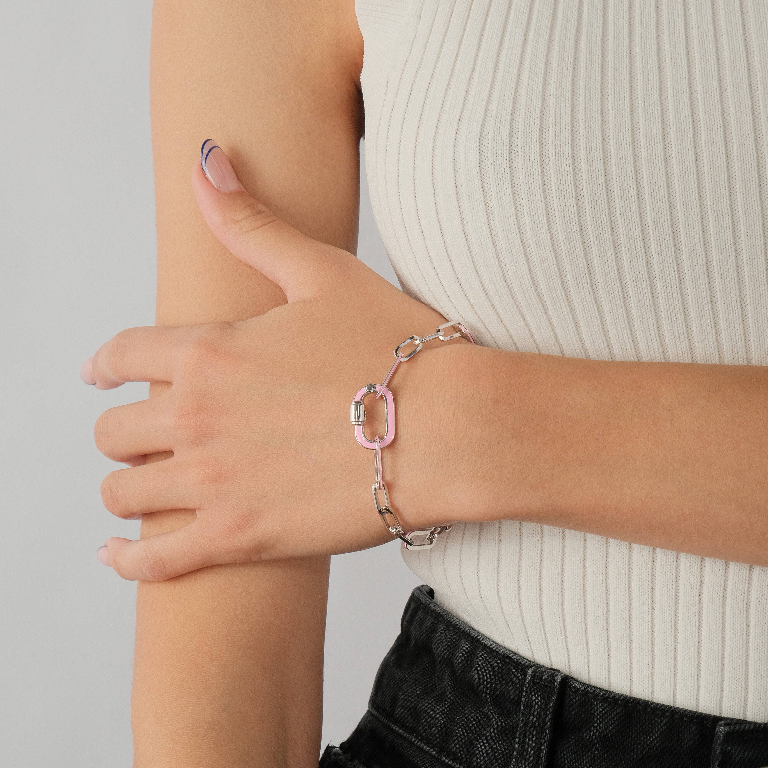 Silver bracelet with pink carabiner and links with enamel