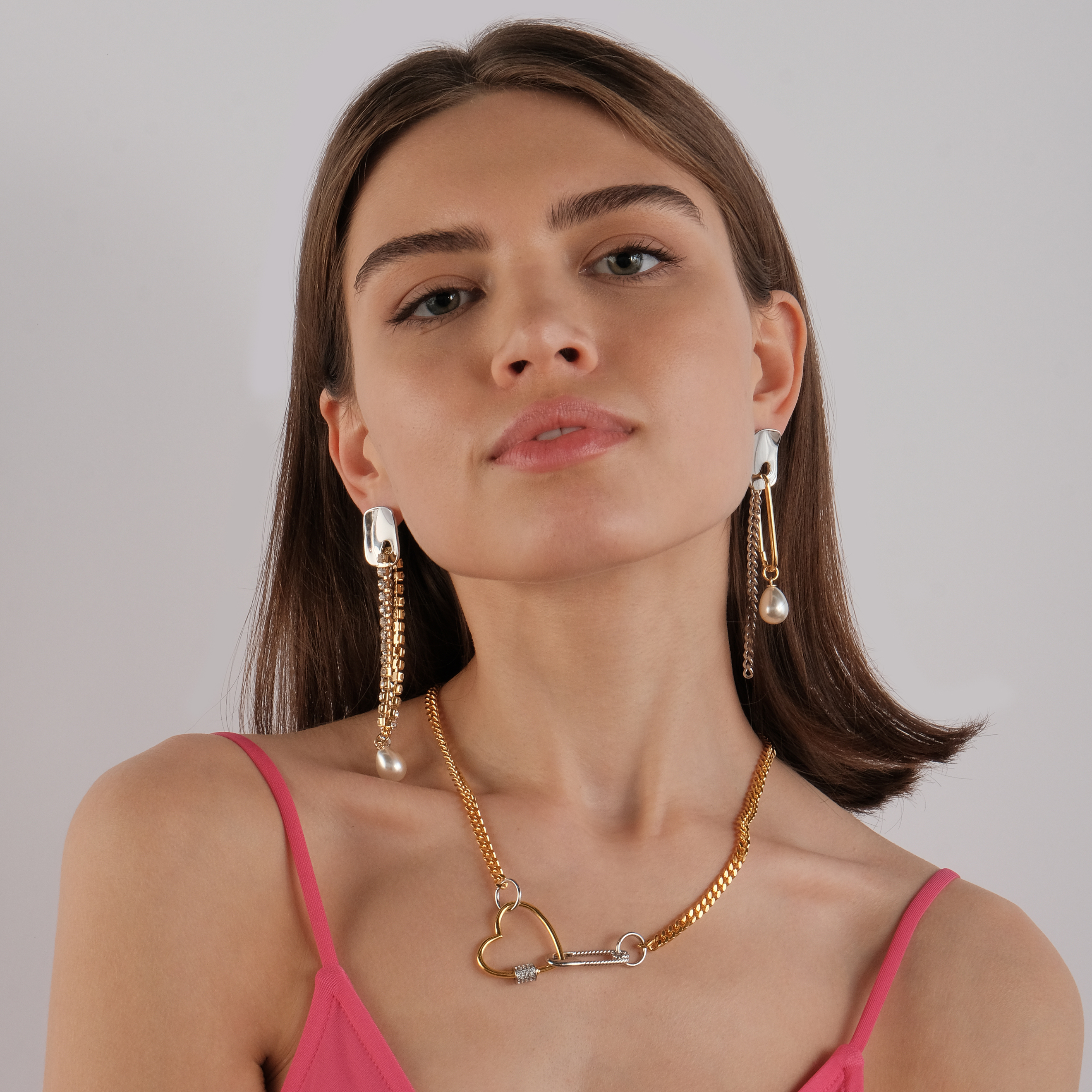 pussets with crystals, chains and pearls