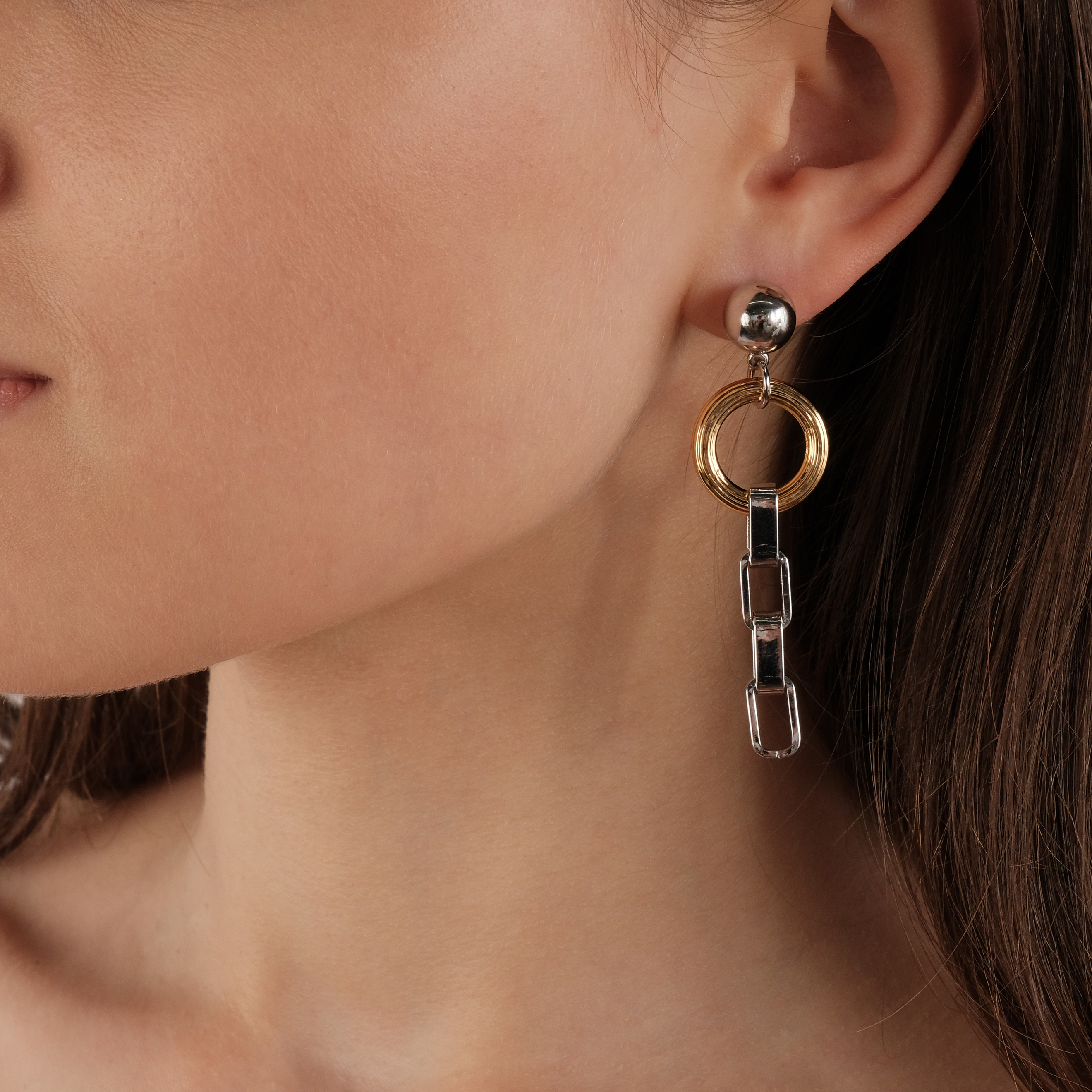 earrings with a heart with crystals and a circle