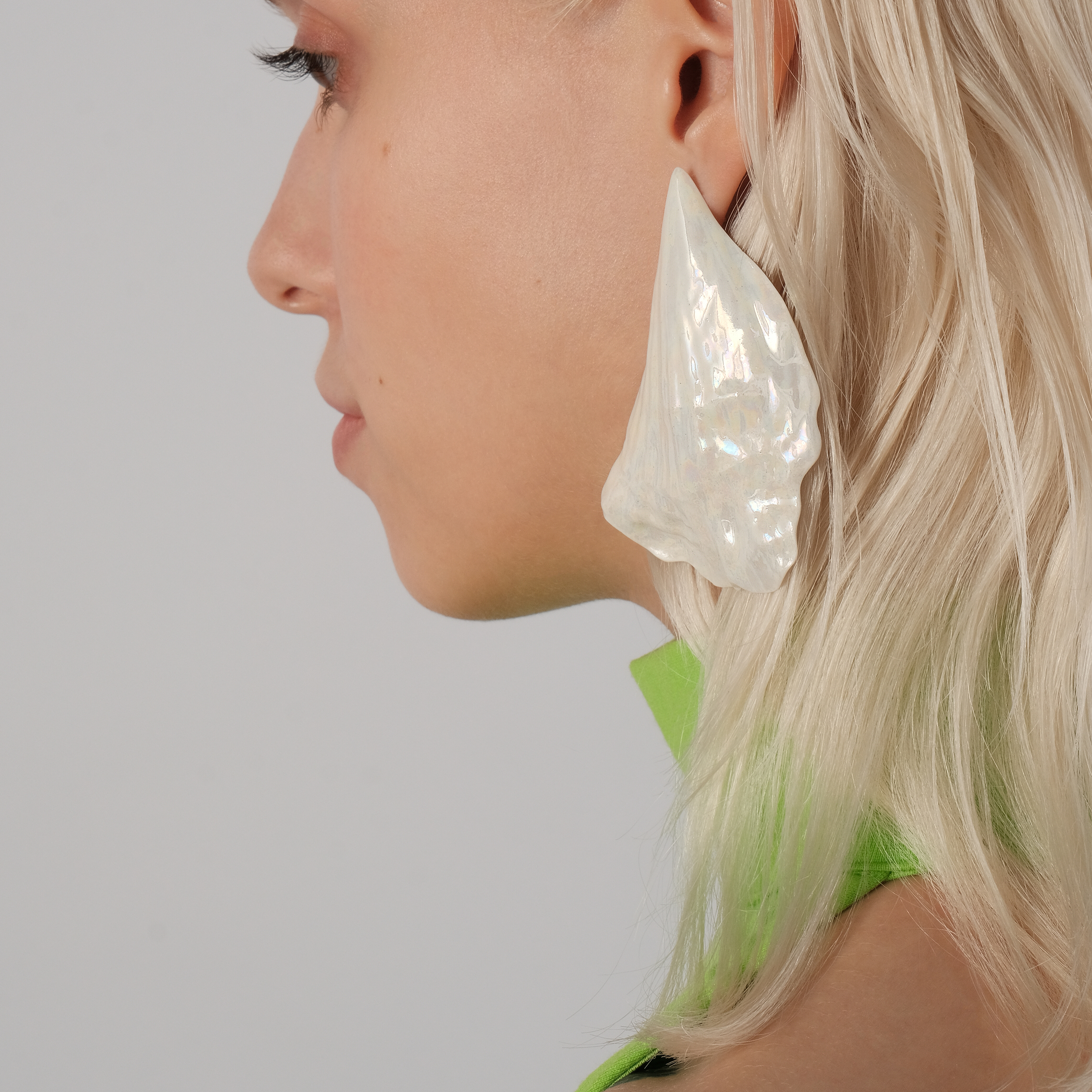 Porcelain earrings with mother of pearl