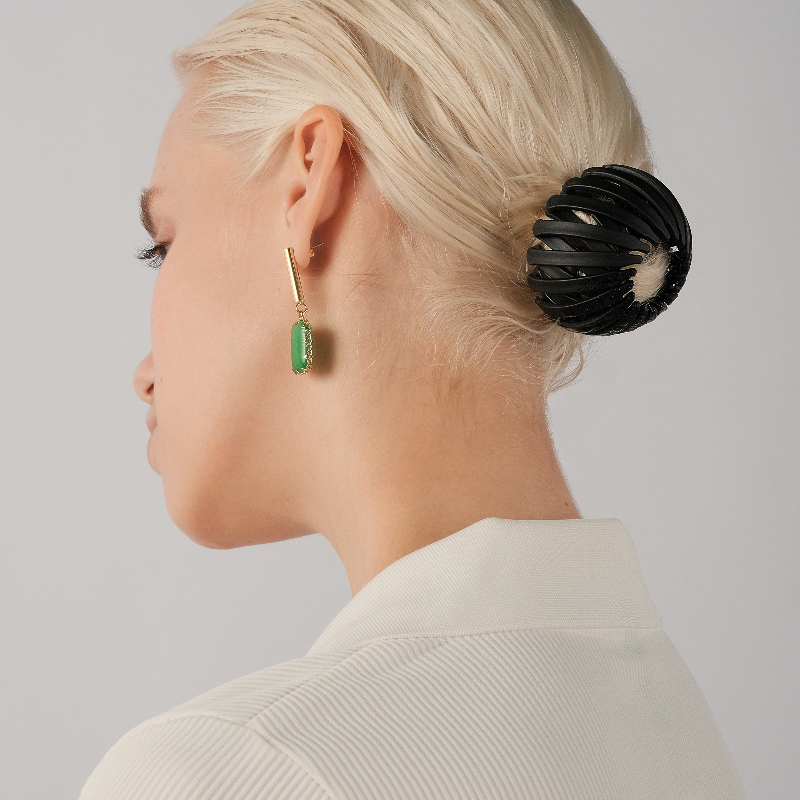 Round black hairpin