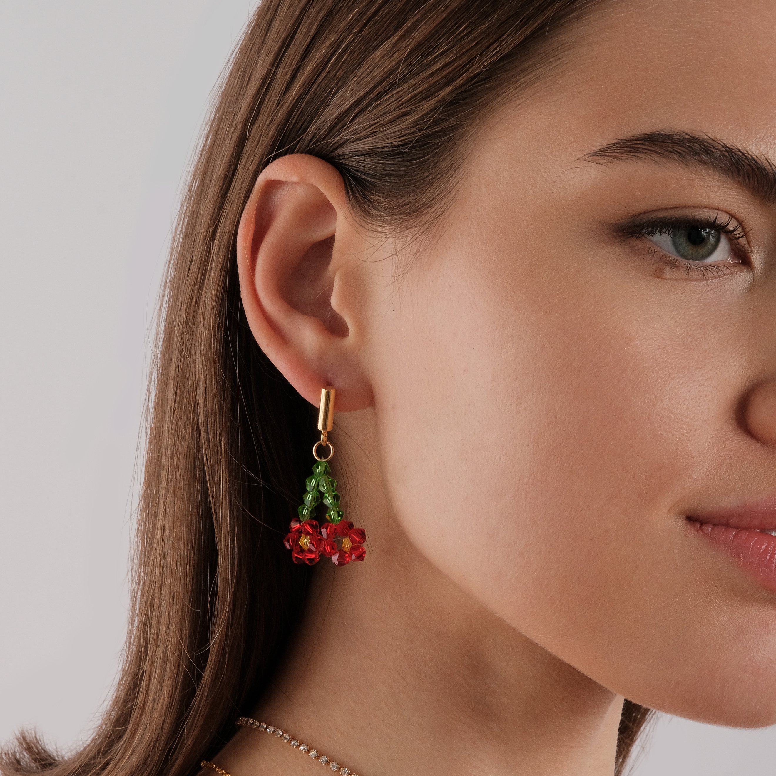 Earrings with red beaded flowers