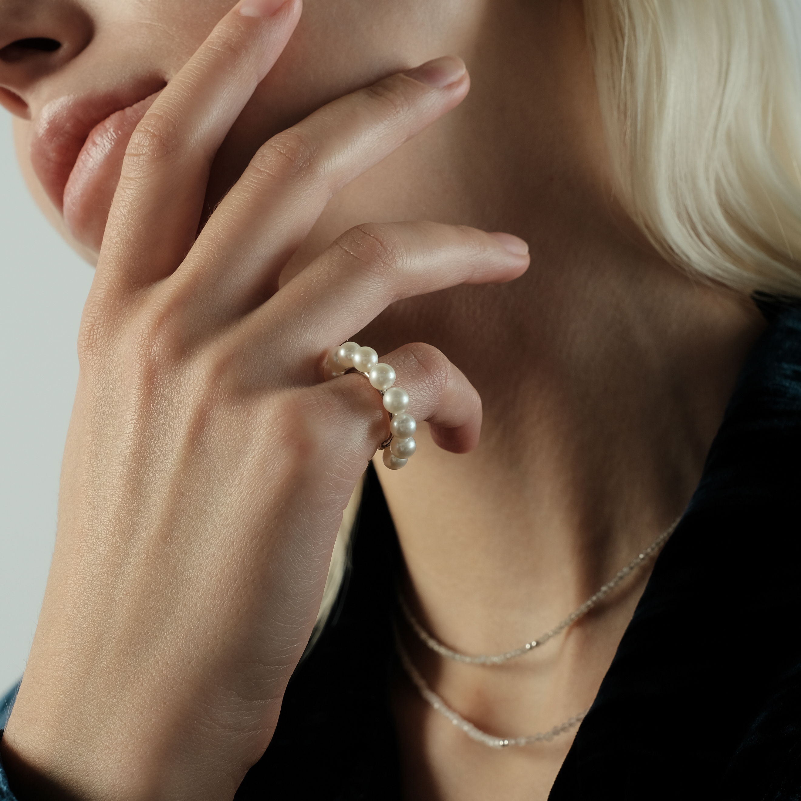 White gold ring with pearls