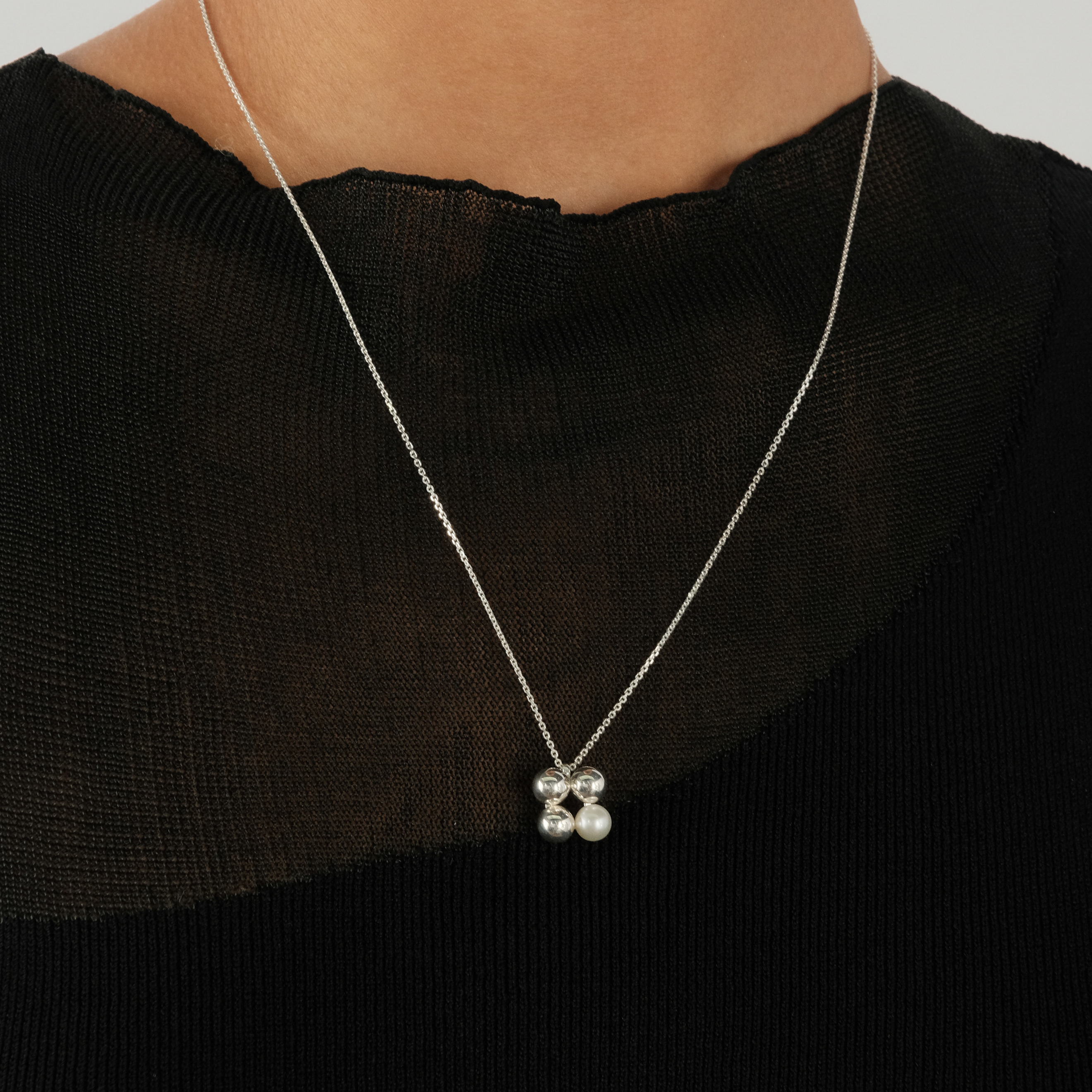 Silver clover necklace with pearl