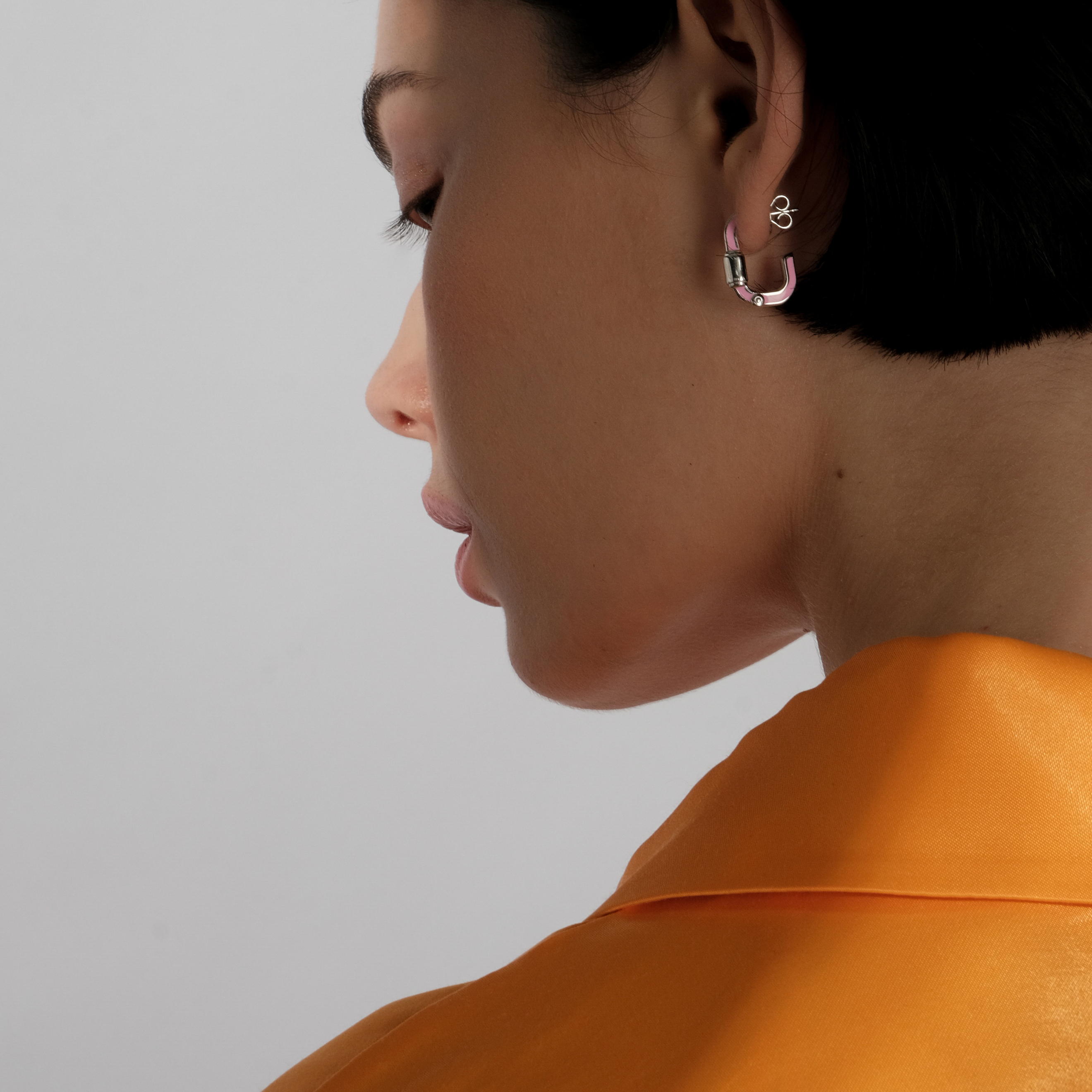 Hoop earrings made of silver with a carabiner and pink enamel