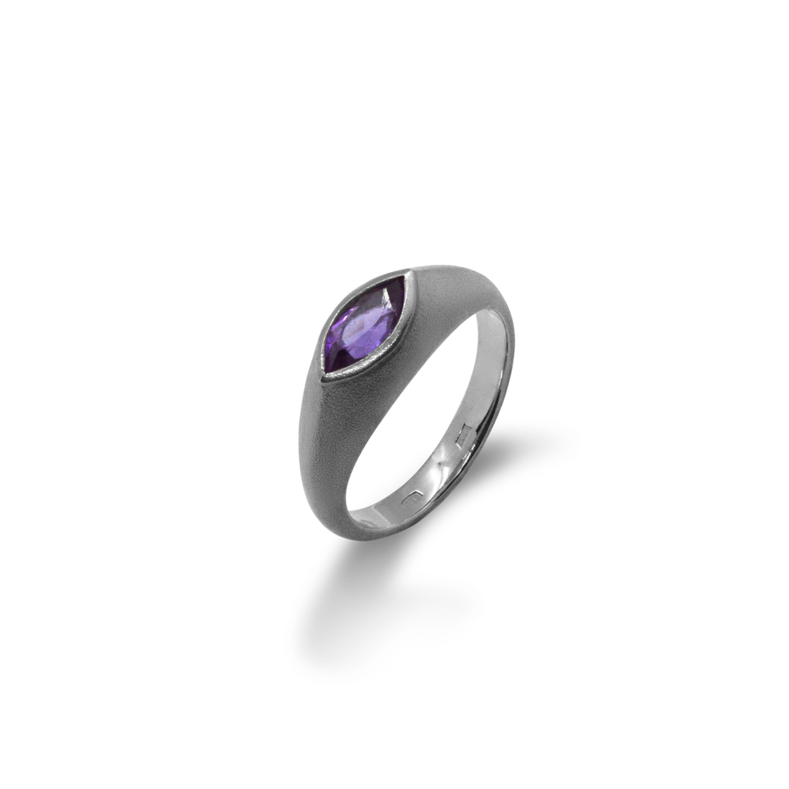 Vintage amethyst signet ring