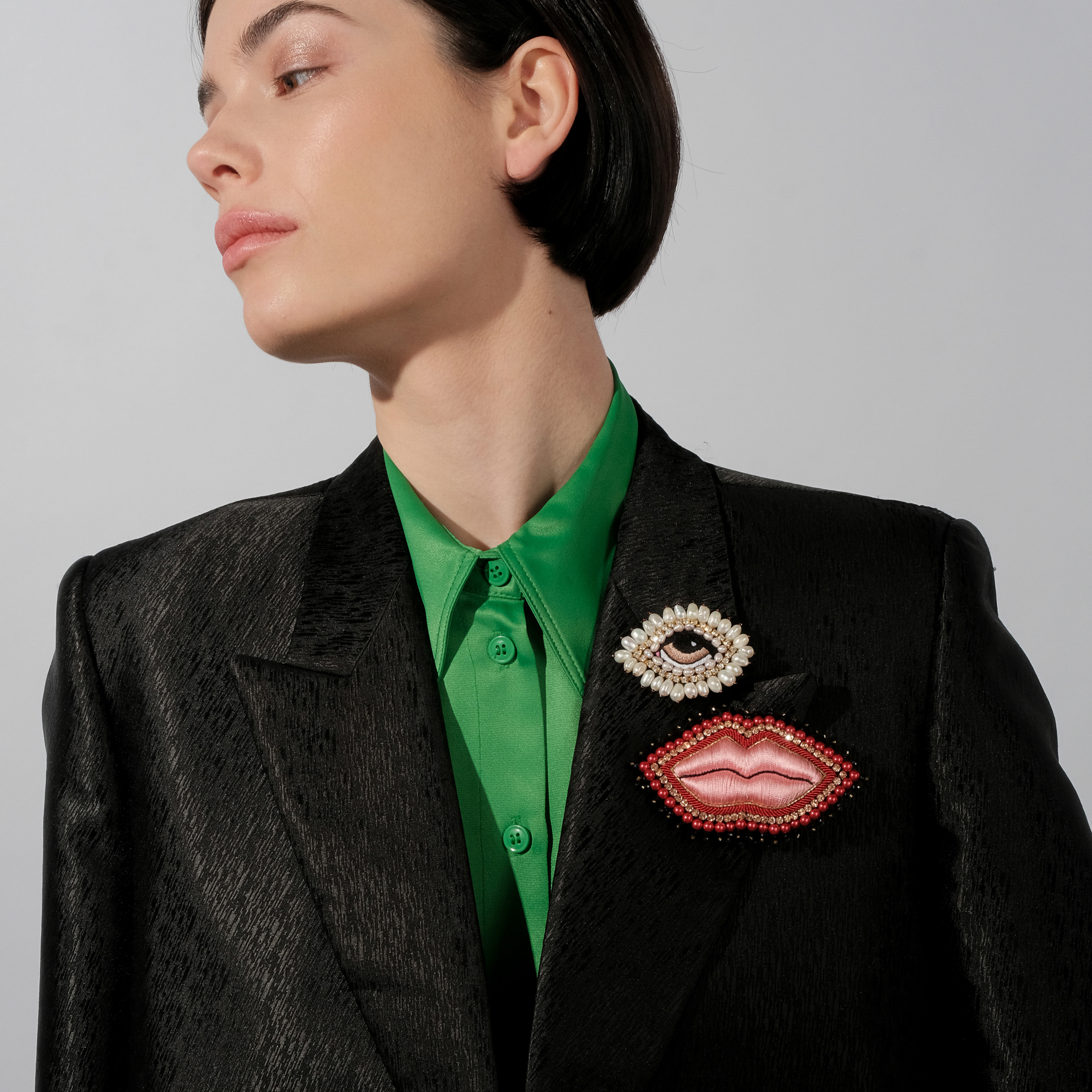 A large brooch in the form of lips