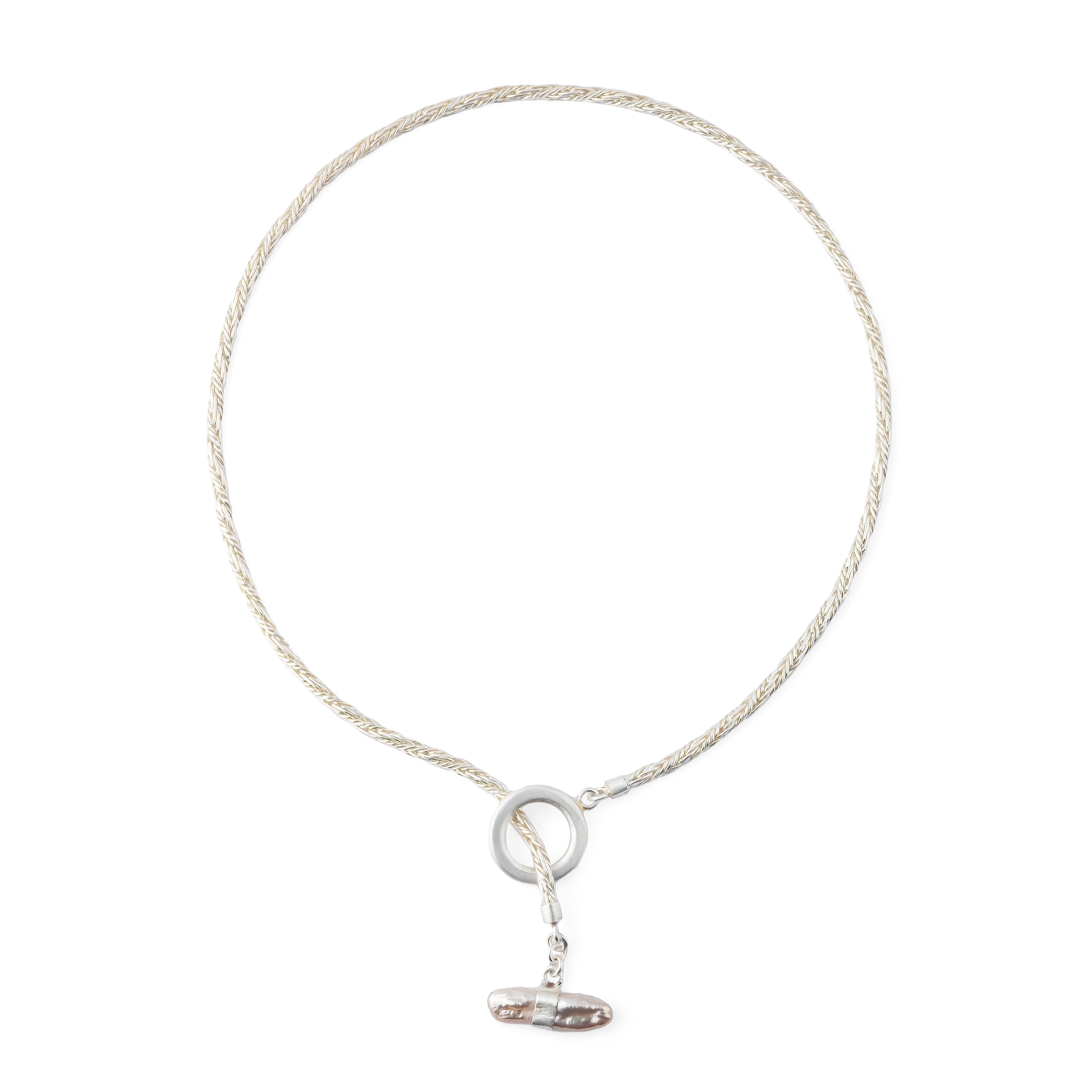 Choker with flat pearls
