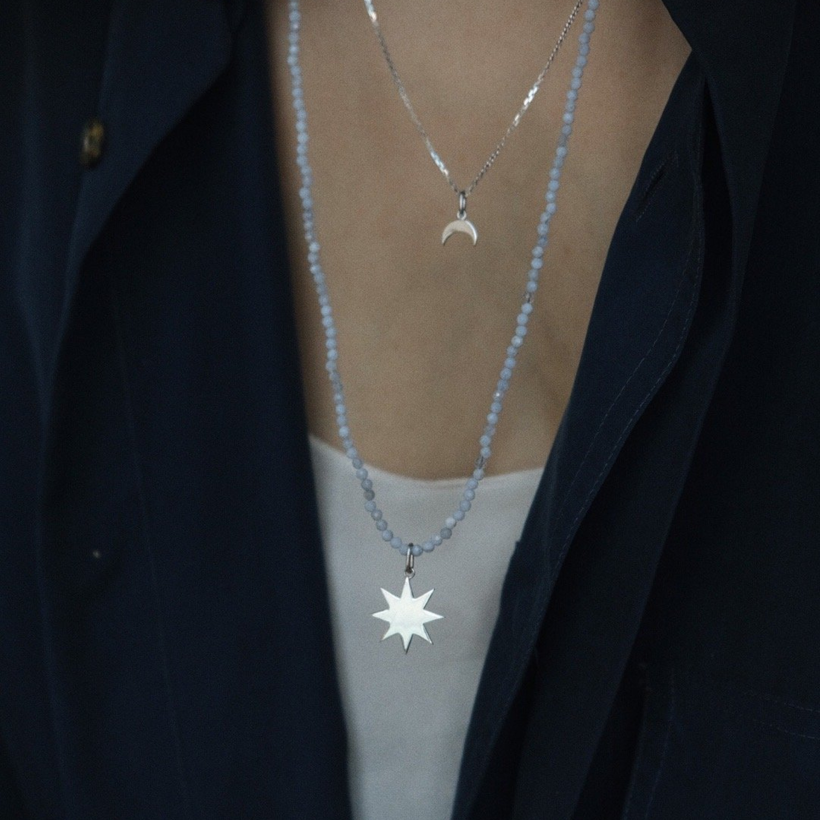 Колье с подвеской-полумесяцем из серебра moon necklace