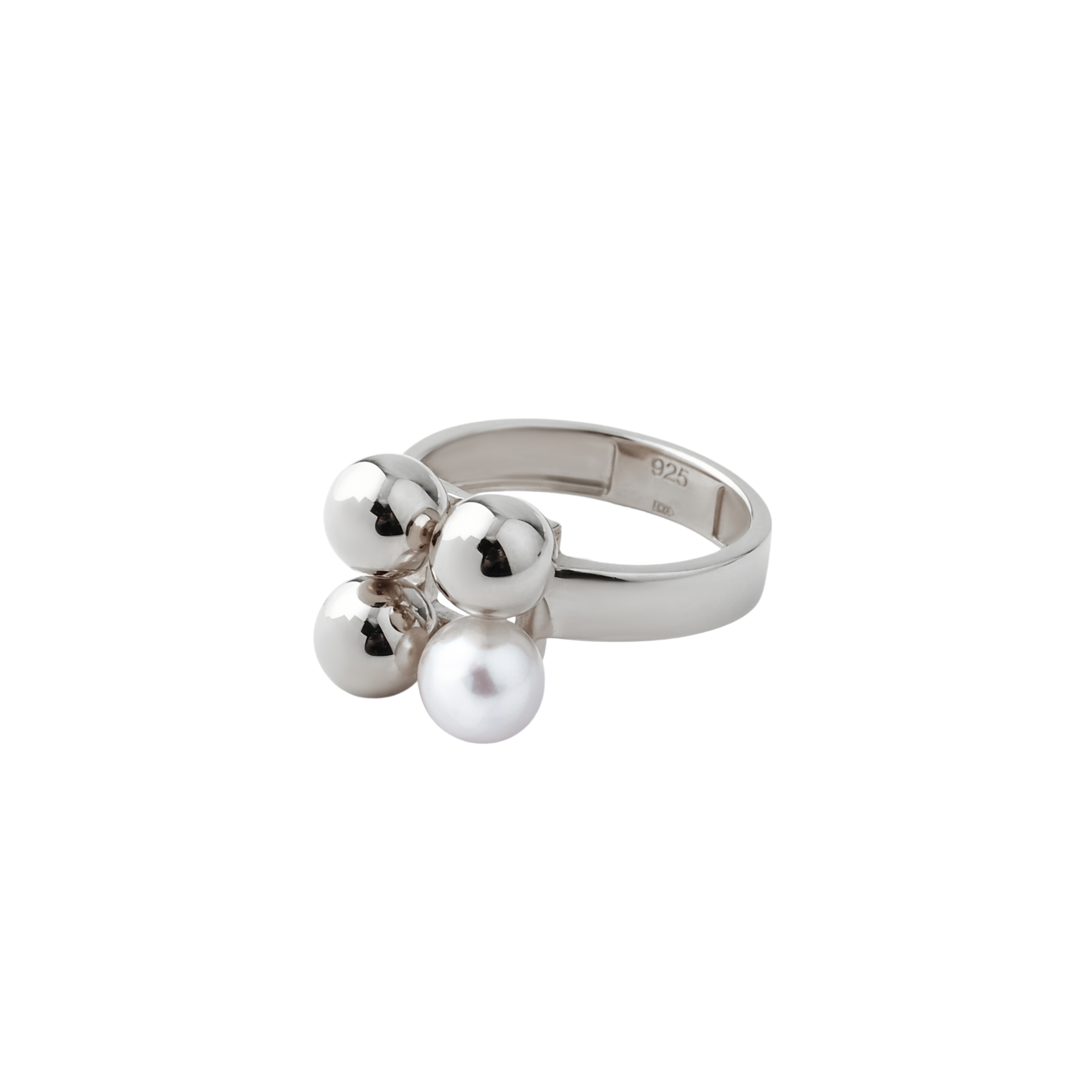 Silver ring with pearl