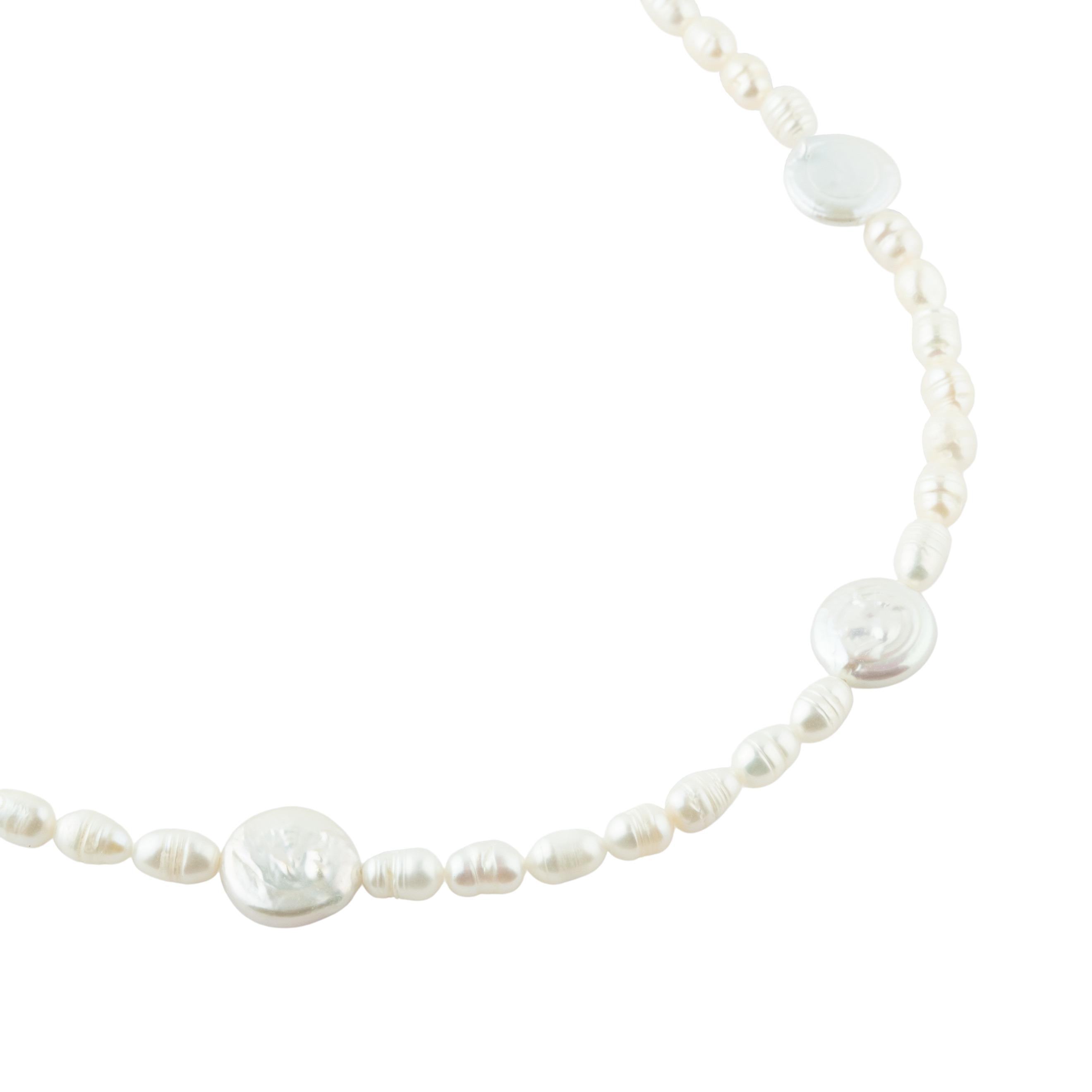 Choker necklace made of pearls