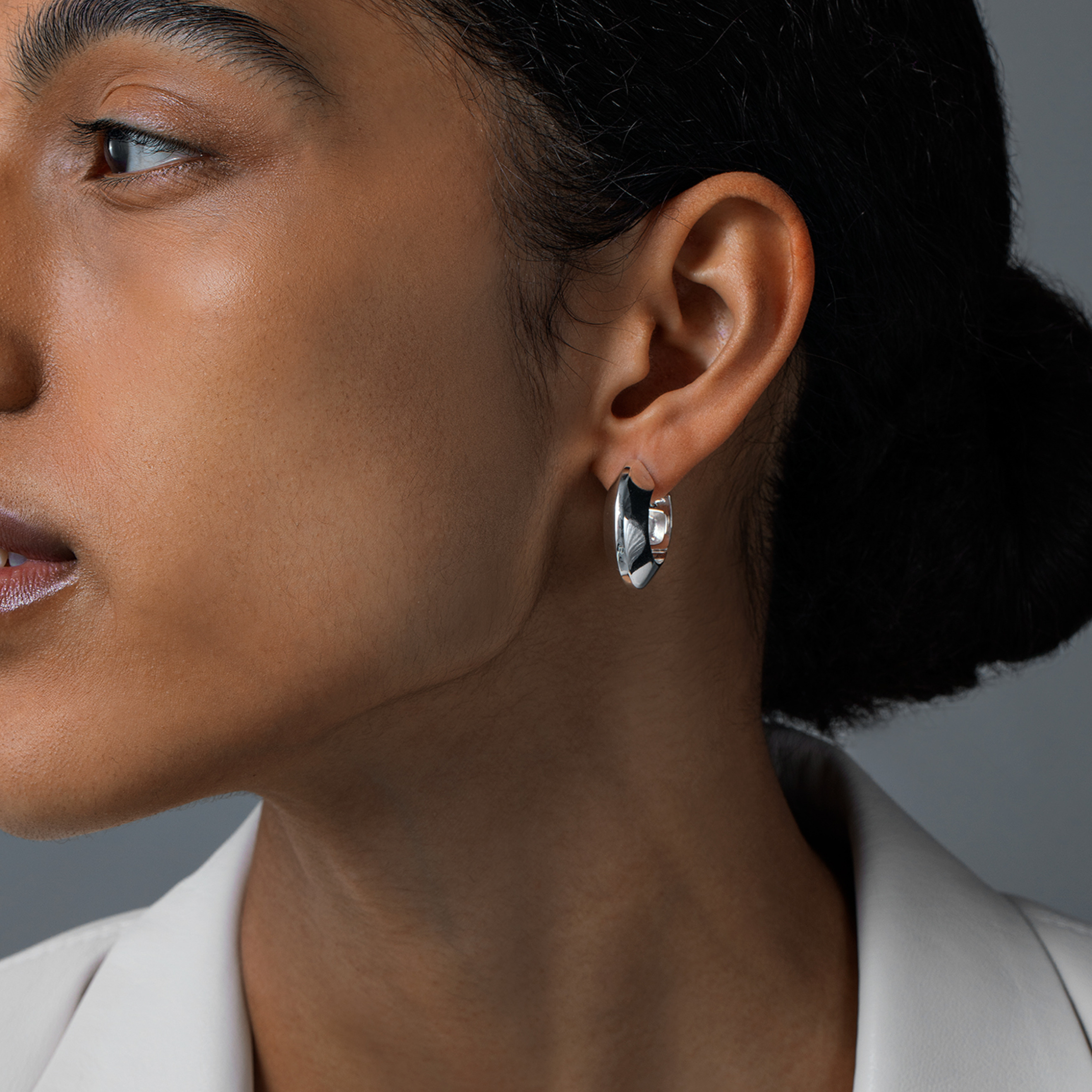 Medium Round Earrings WIDE HUNGED HOOPS